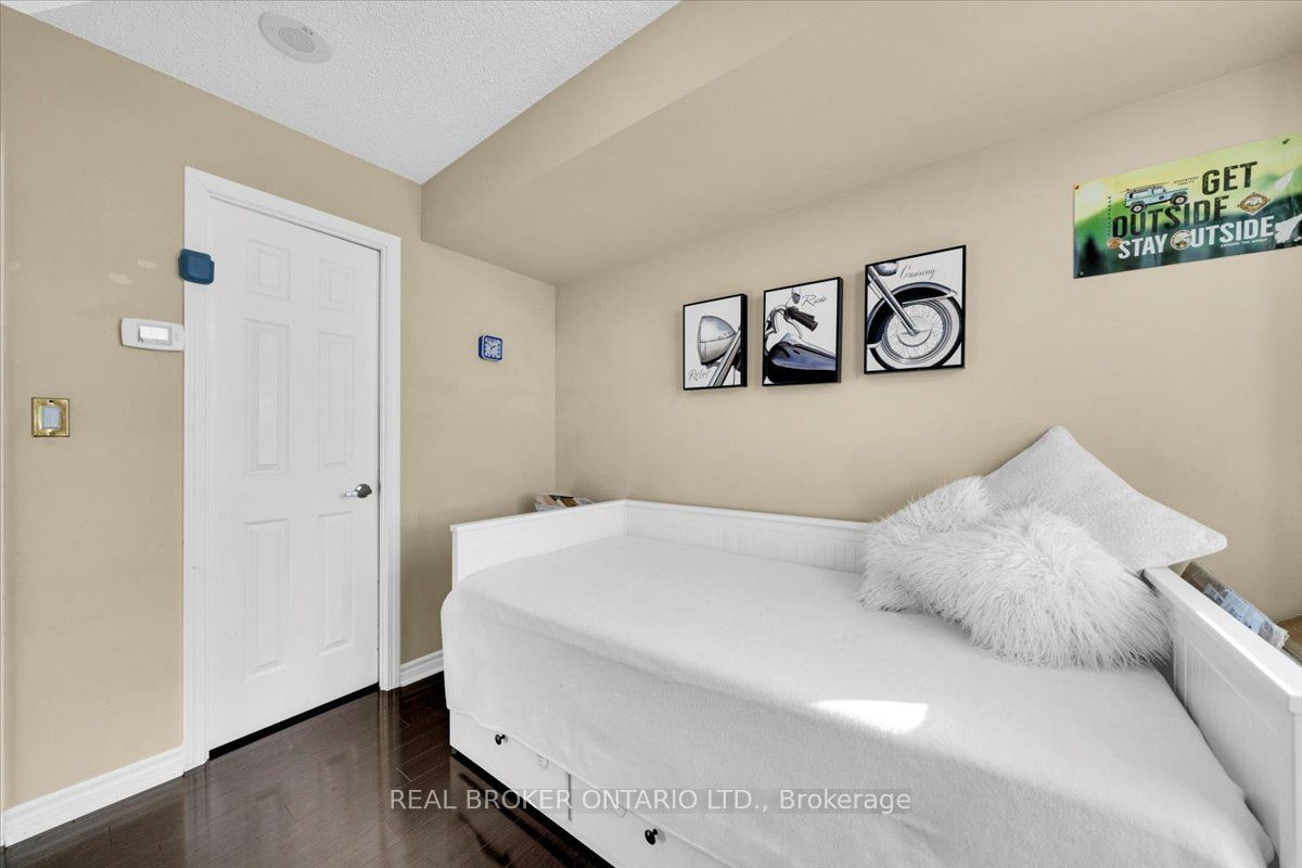 335 Rathburn Road W 312 Property Photo 13