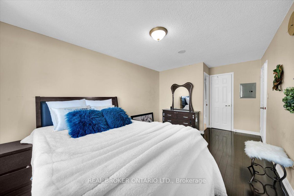 335 Rathburn Road W 312 Property Photo 16