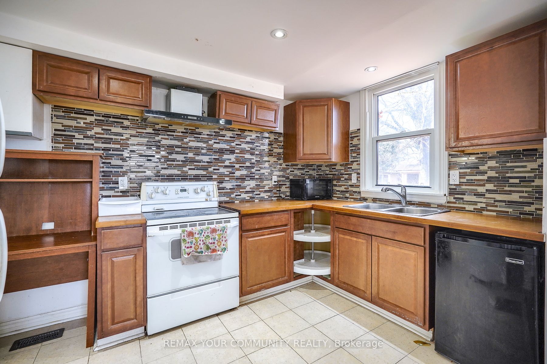 20364 St. Andrews Road Property Photo 12