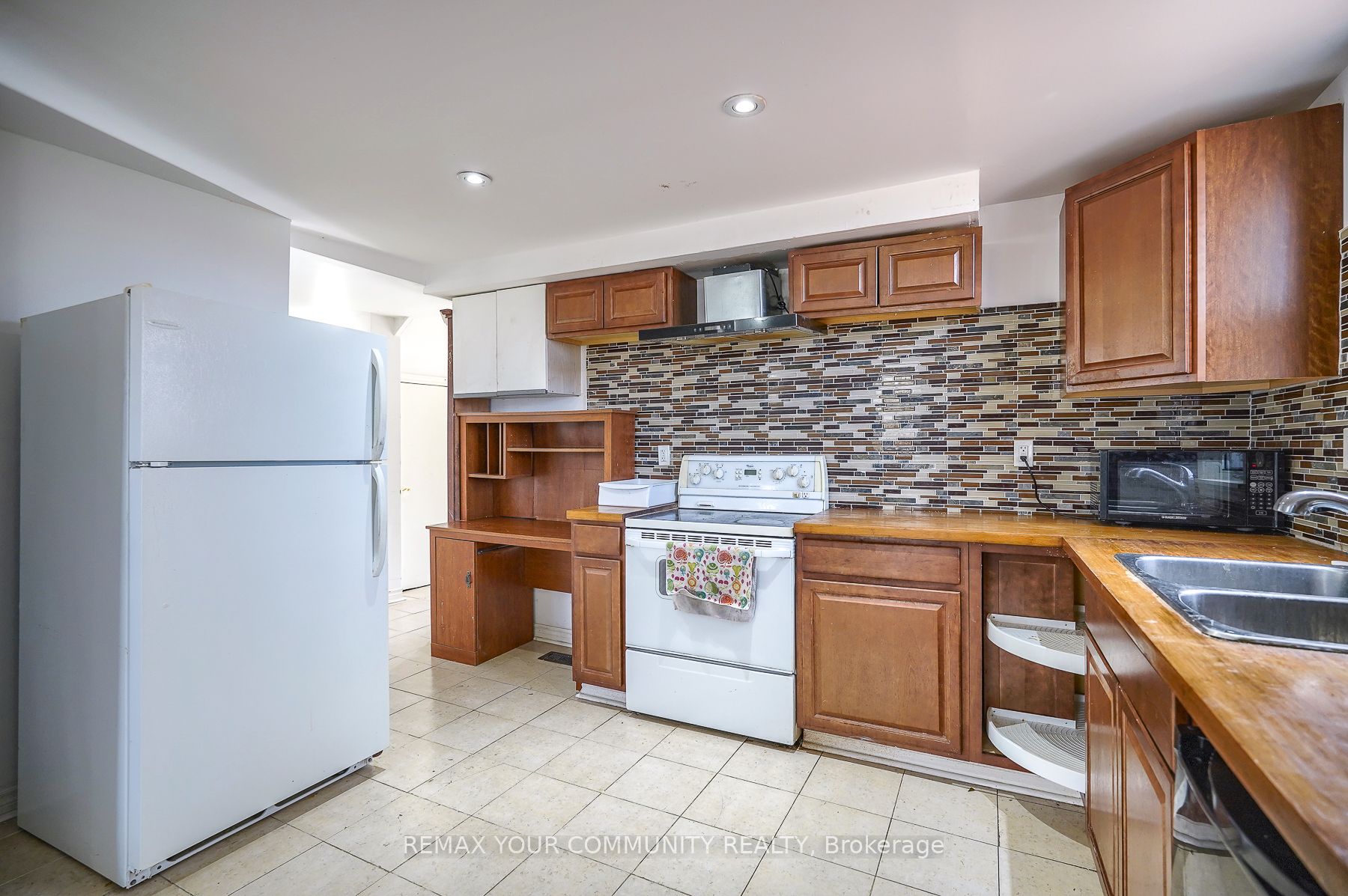 20364 St. Andrews Road Property Photo 12