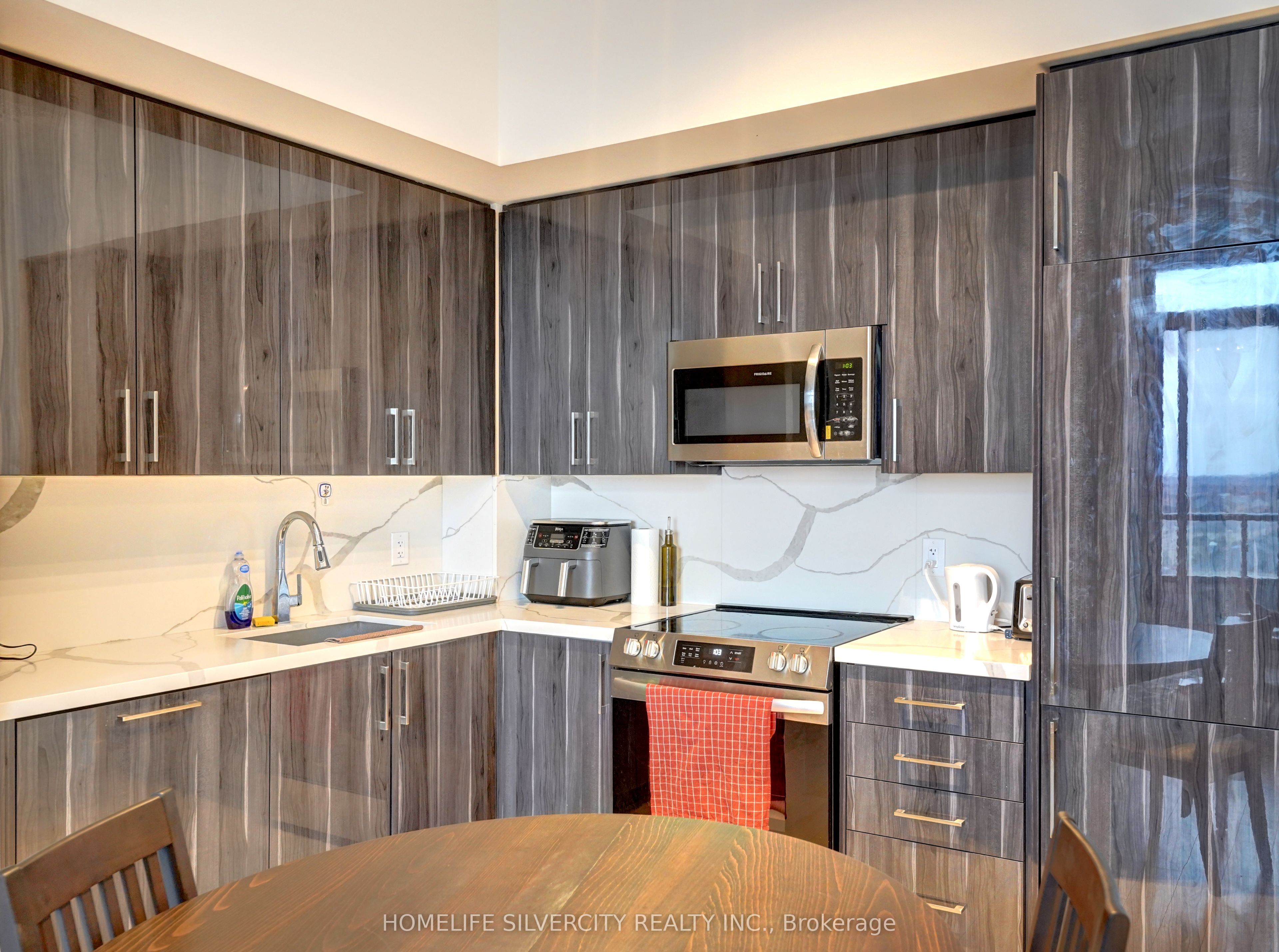 2450 Old Bronte Road 811 Property Photo 11