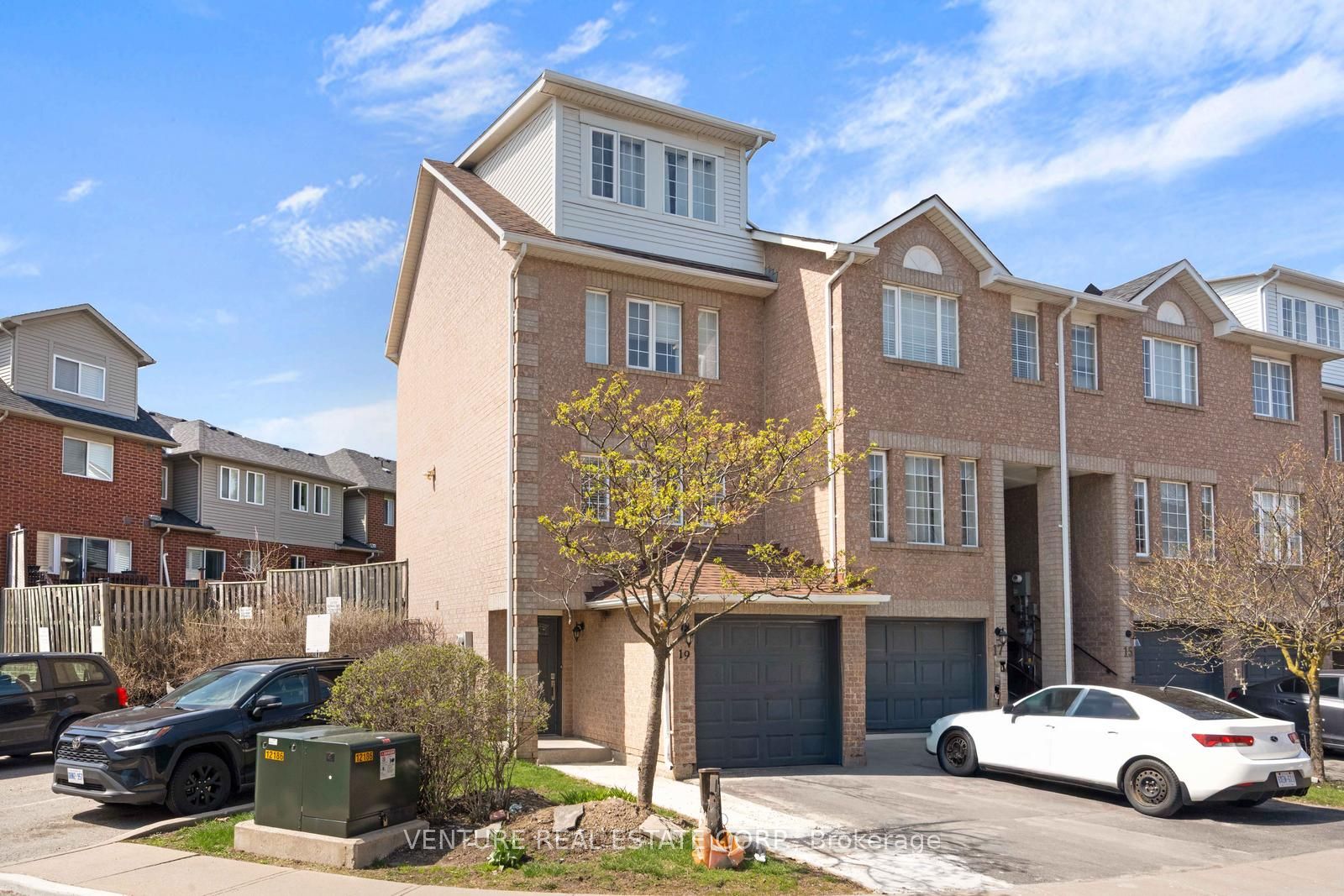 19 Spadina Road Property Photo 2