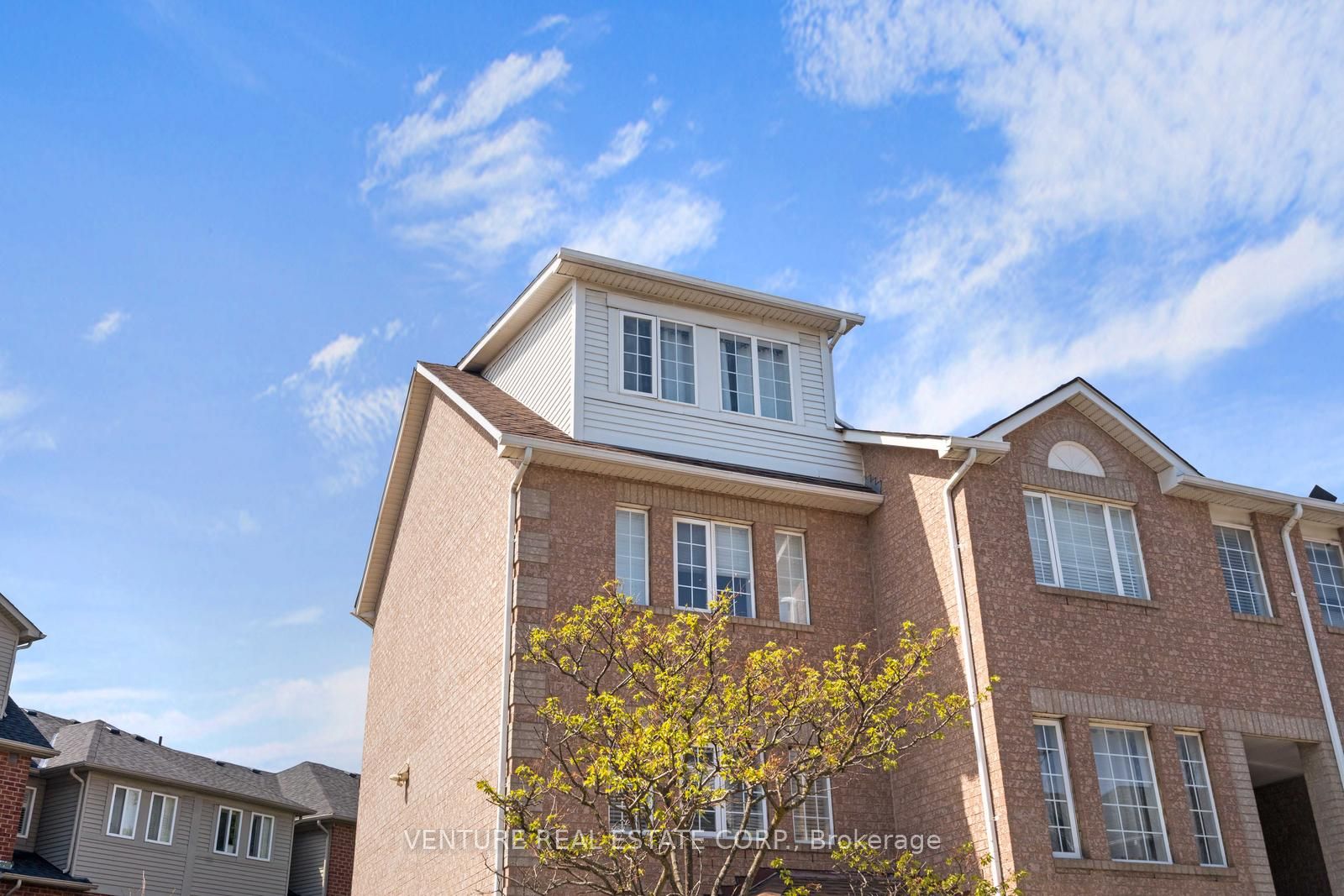 19 Spadina Road Property Photo 3