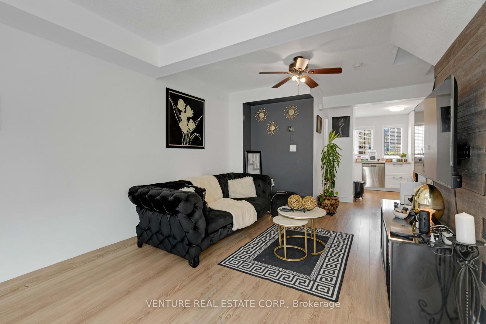 19 Spadina Road Property Photo 5