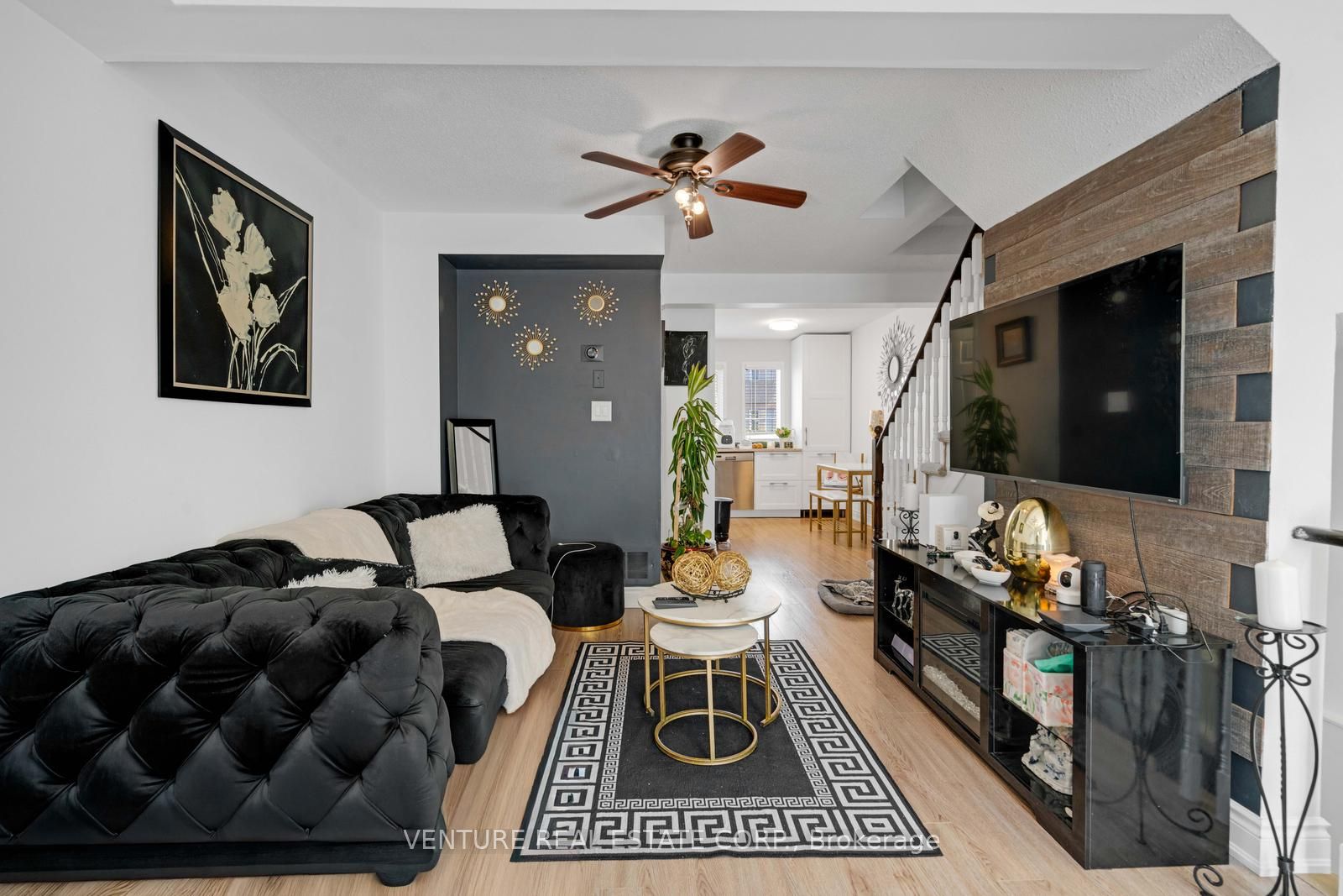 19 Spadina Road Property Photo 6