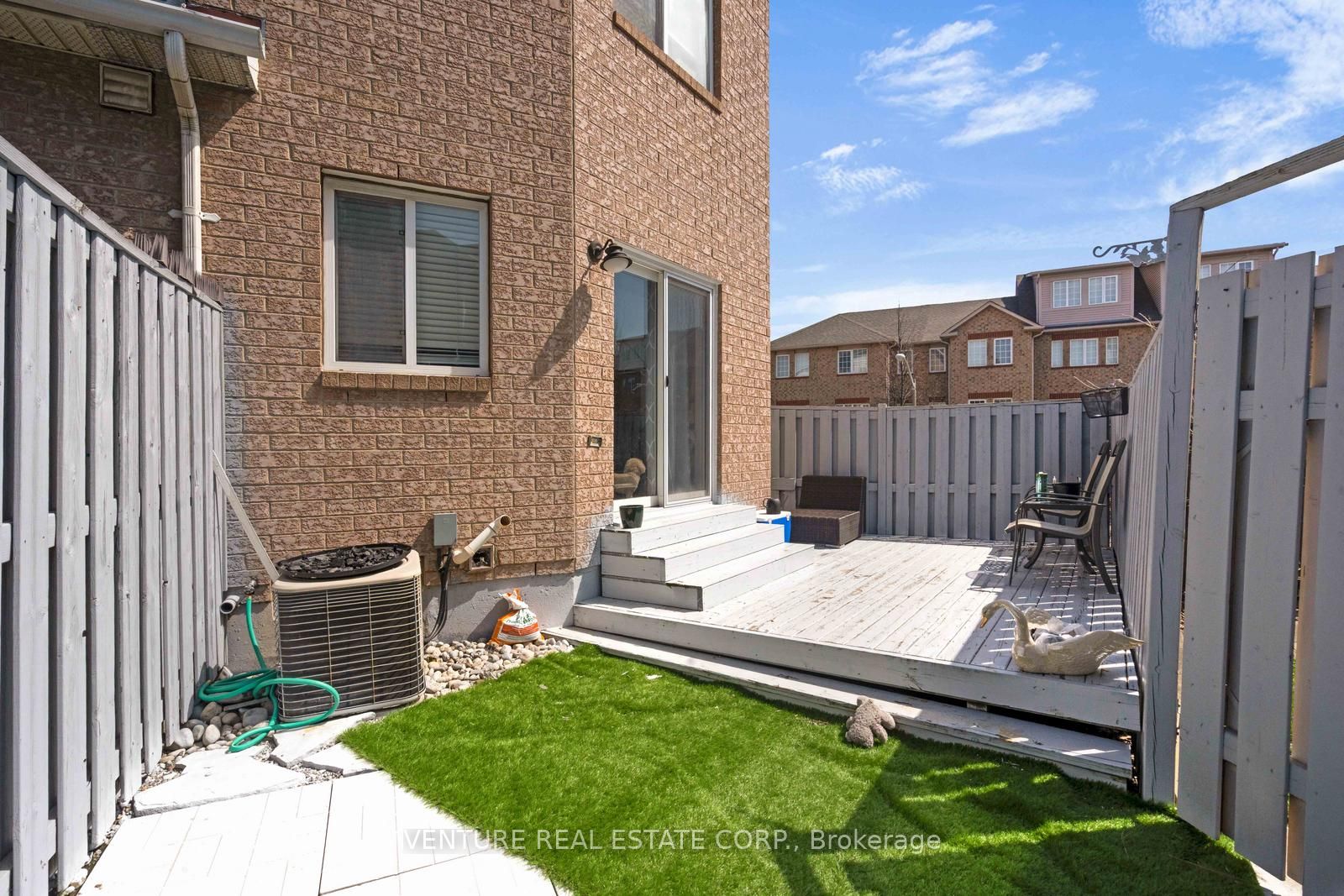 19 Spadina Road Property Photo 21