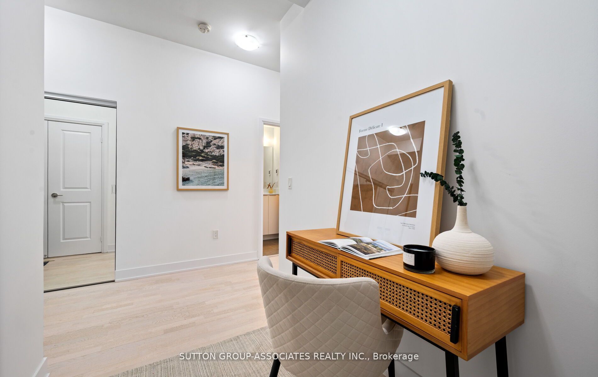20 Shore Breeze Drive 703 Property Photo 6