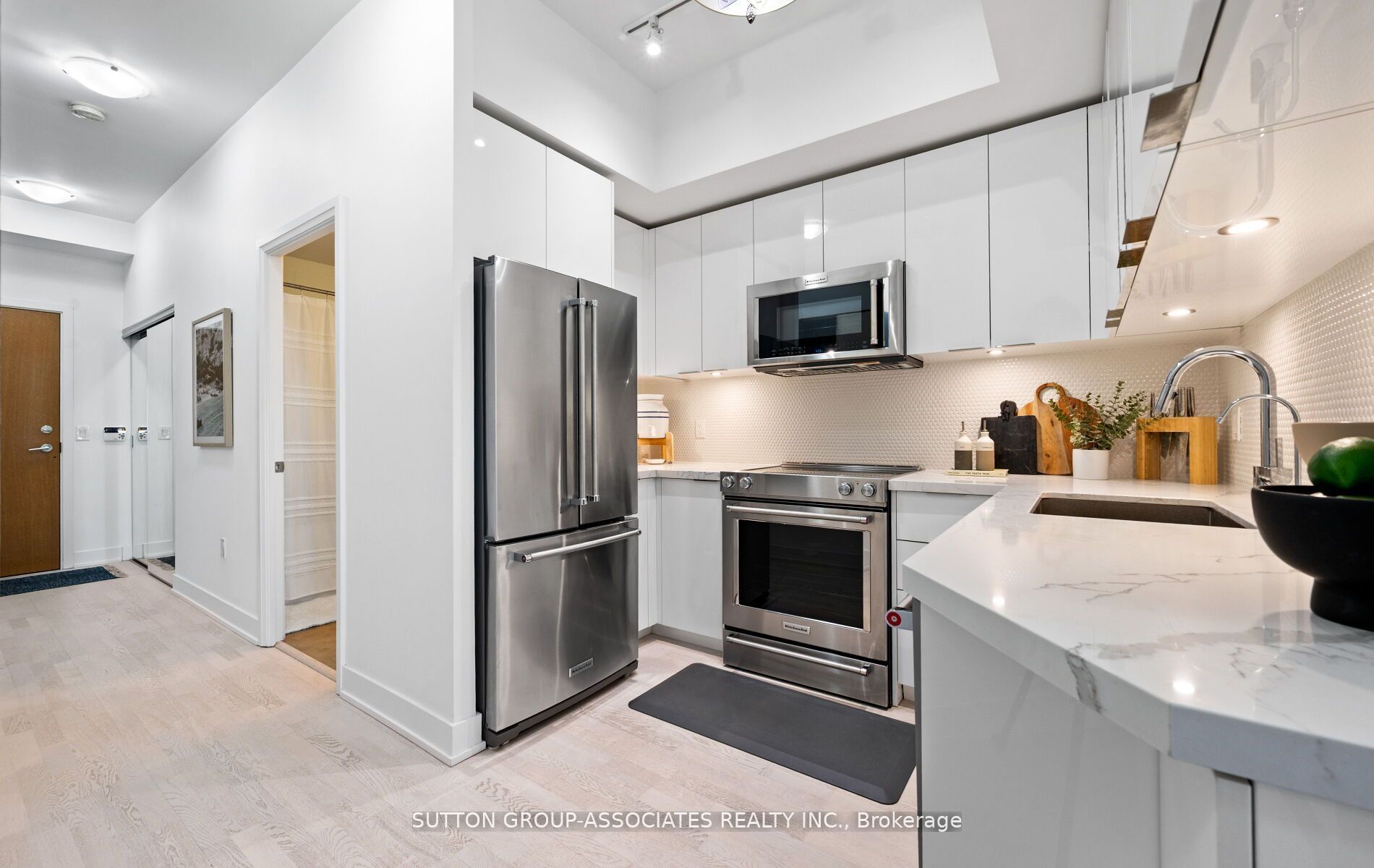 20 Shore Breeze Drive 703 Property Photo 14