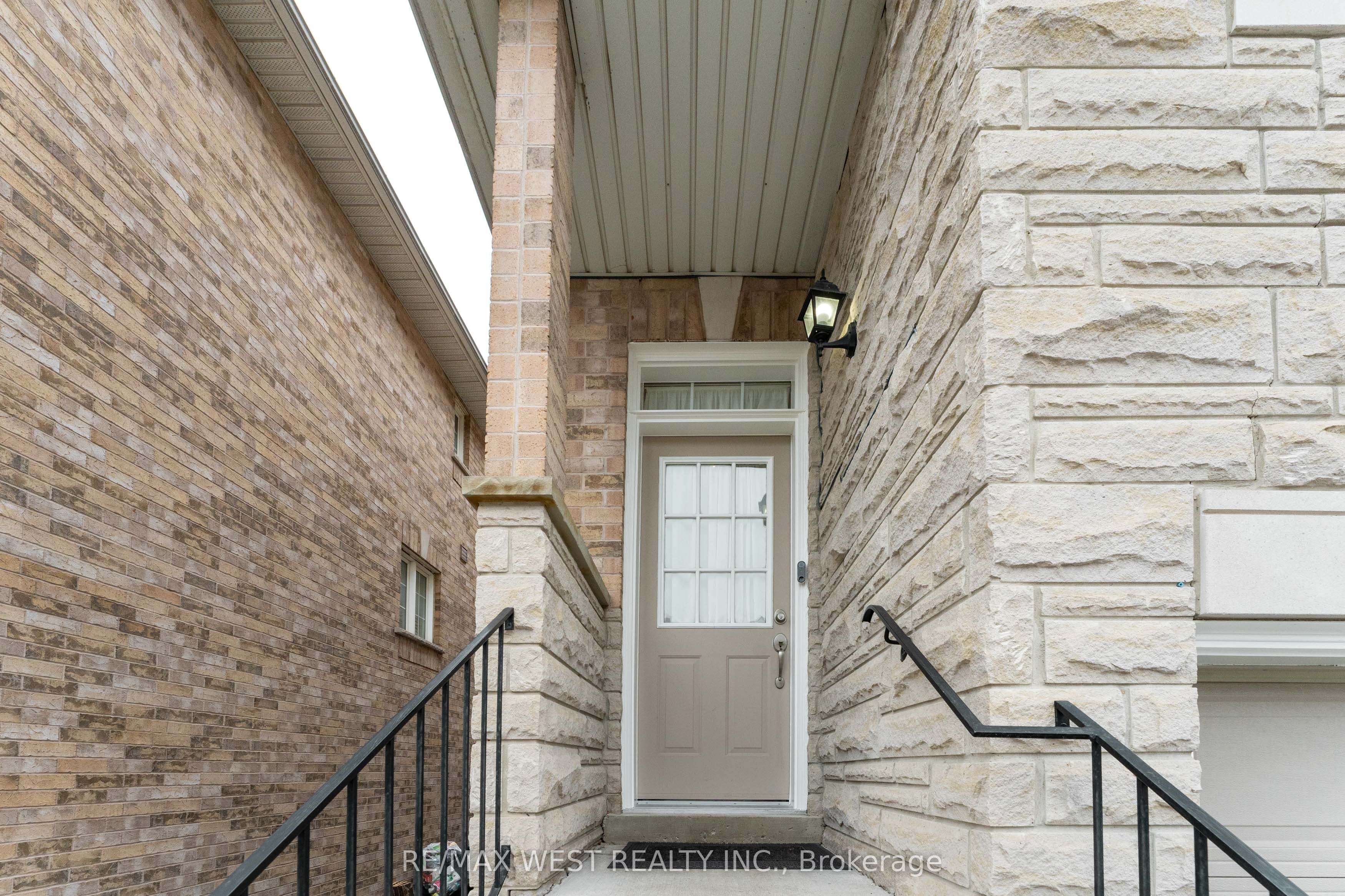 28 Shining Star Crescent Property Photo 6