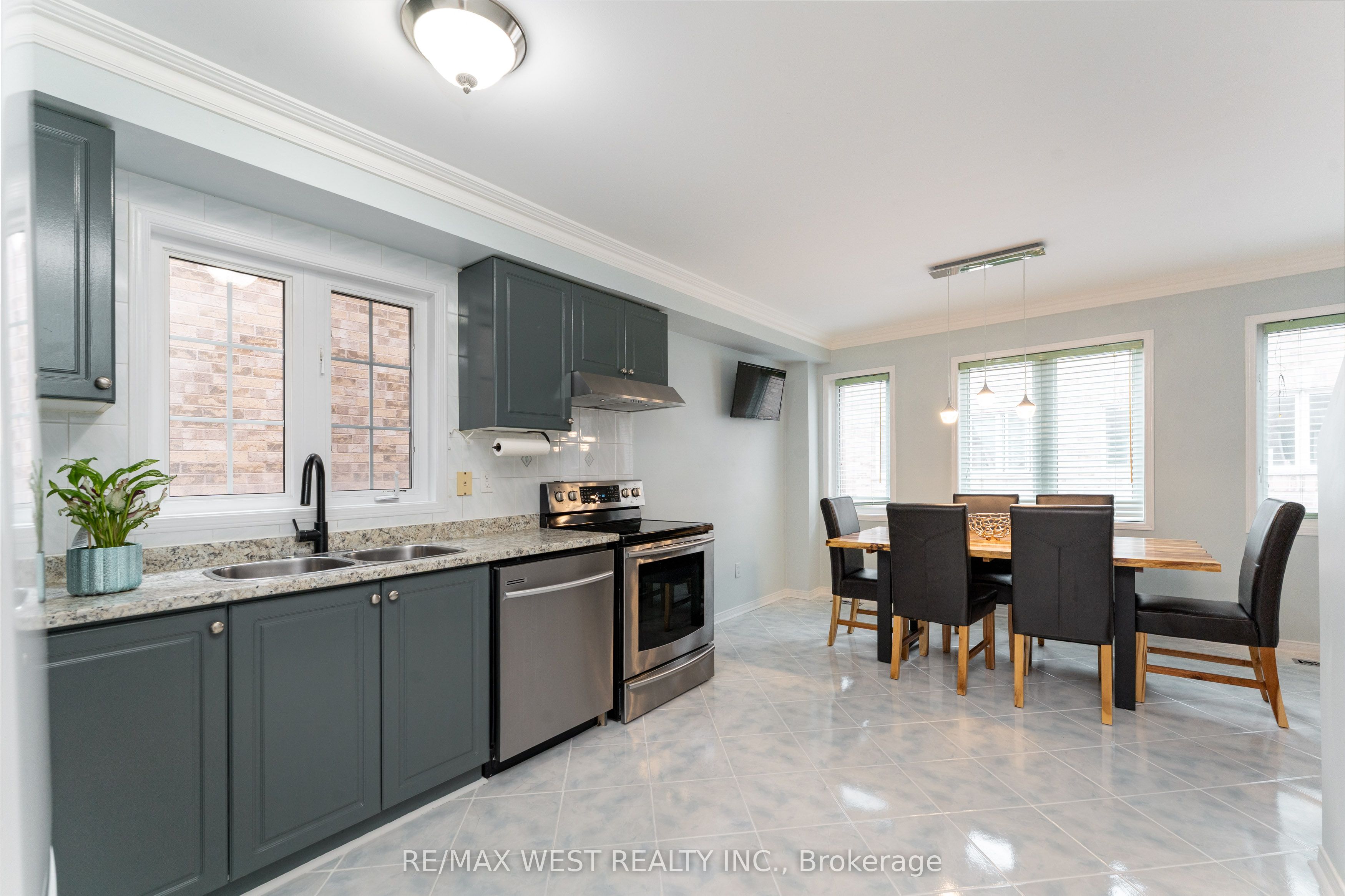28 Shining Star Crescent Property Photo 14