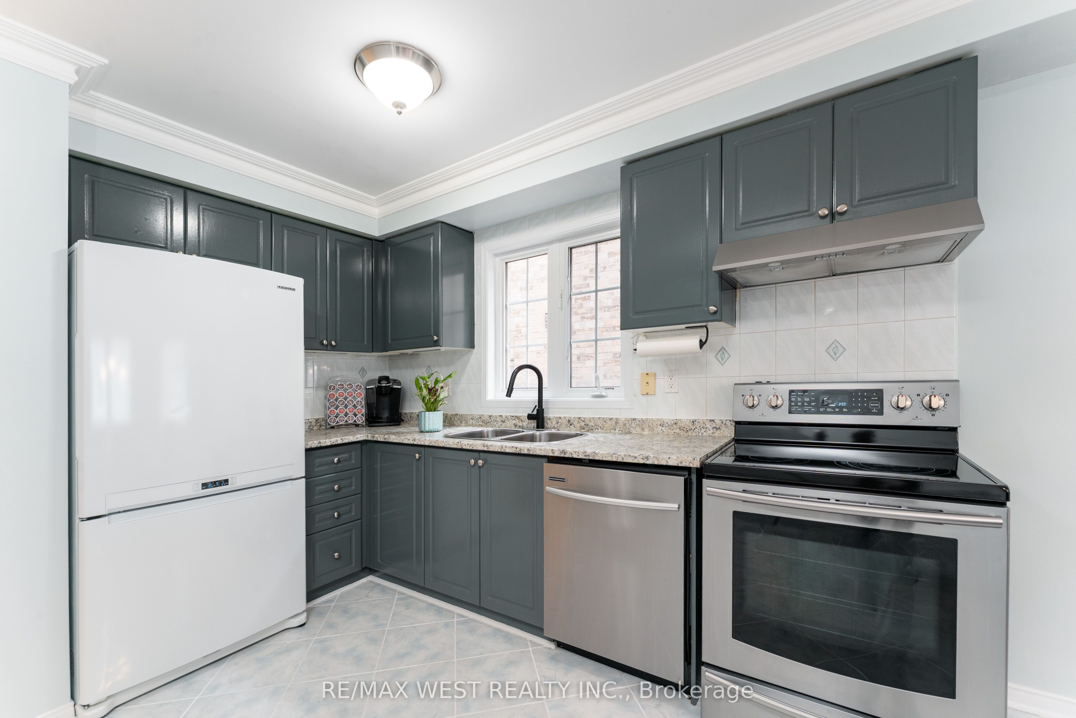 28 Shining Star Crescent Property Photo 16
