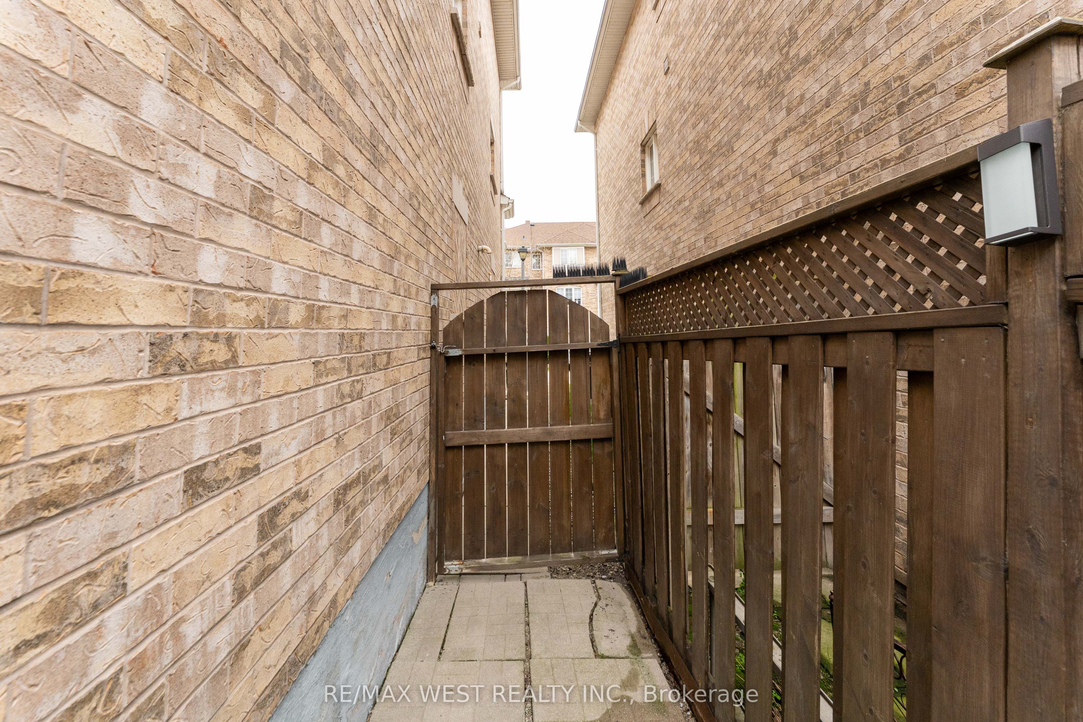 28 Shining Star Crescent Property Photo 43