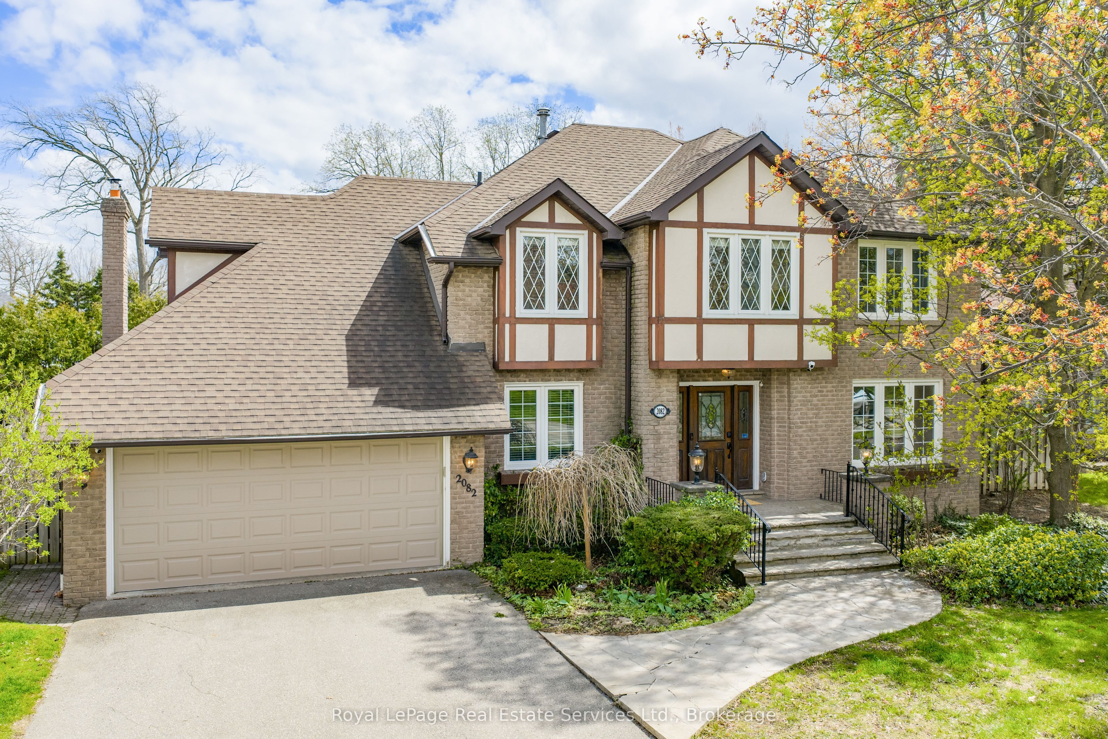 2082 Mississauga Road Property Photo 3