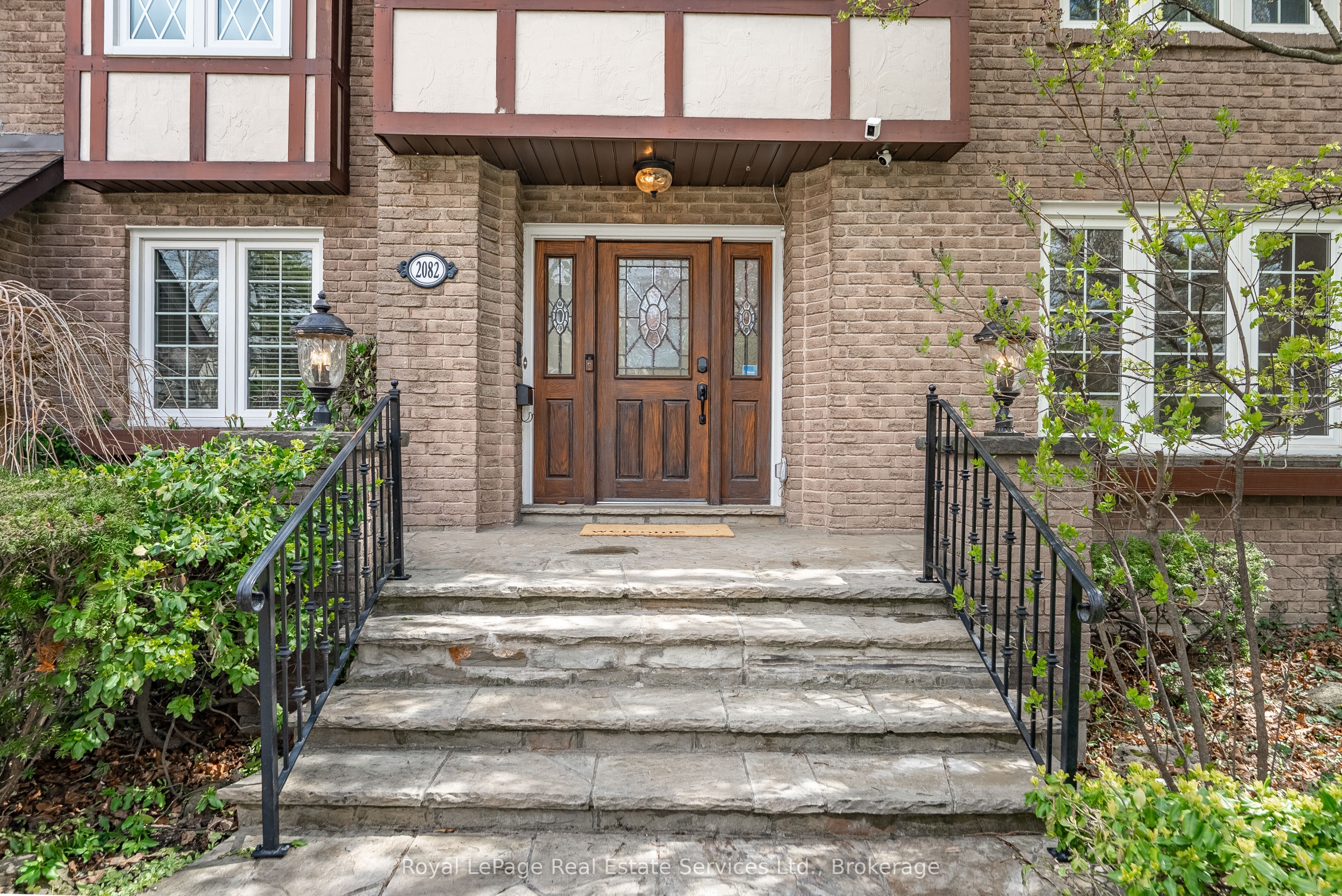 2082 Mississauga Road Property Photo 8