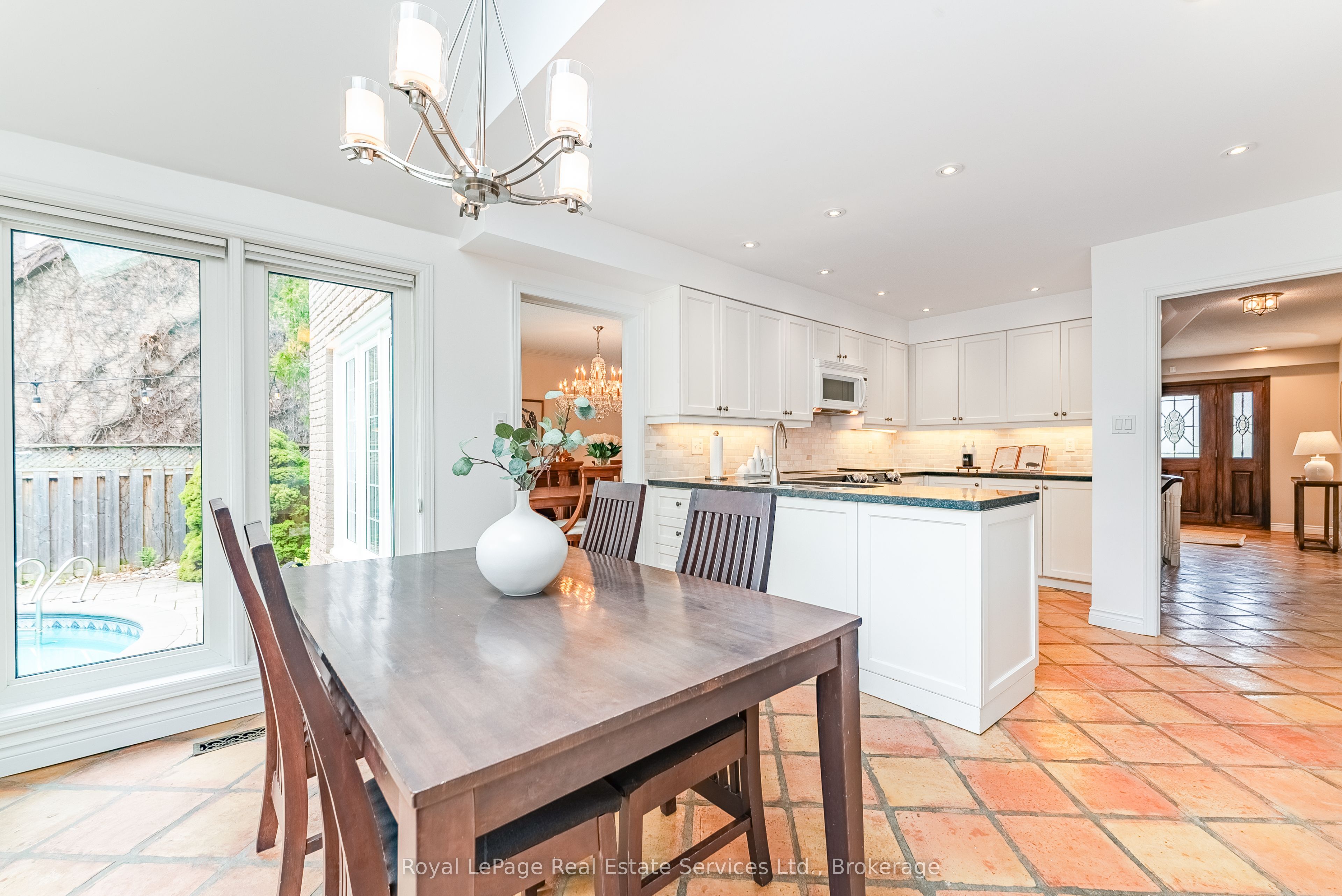 2082 Mississauga Road Property Photo 14