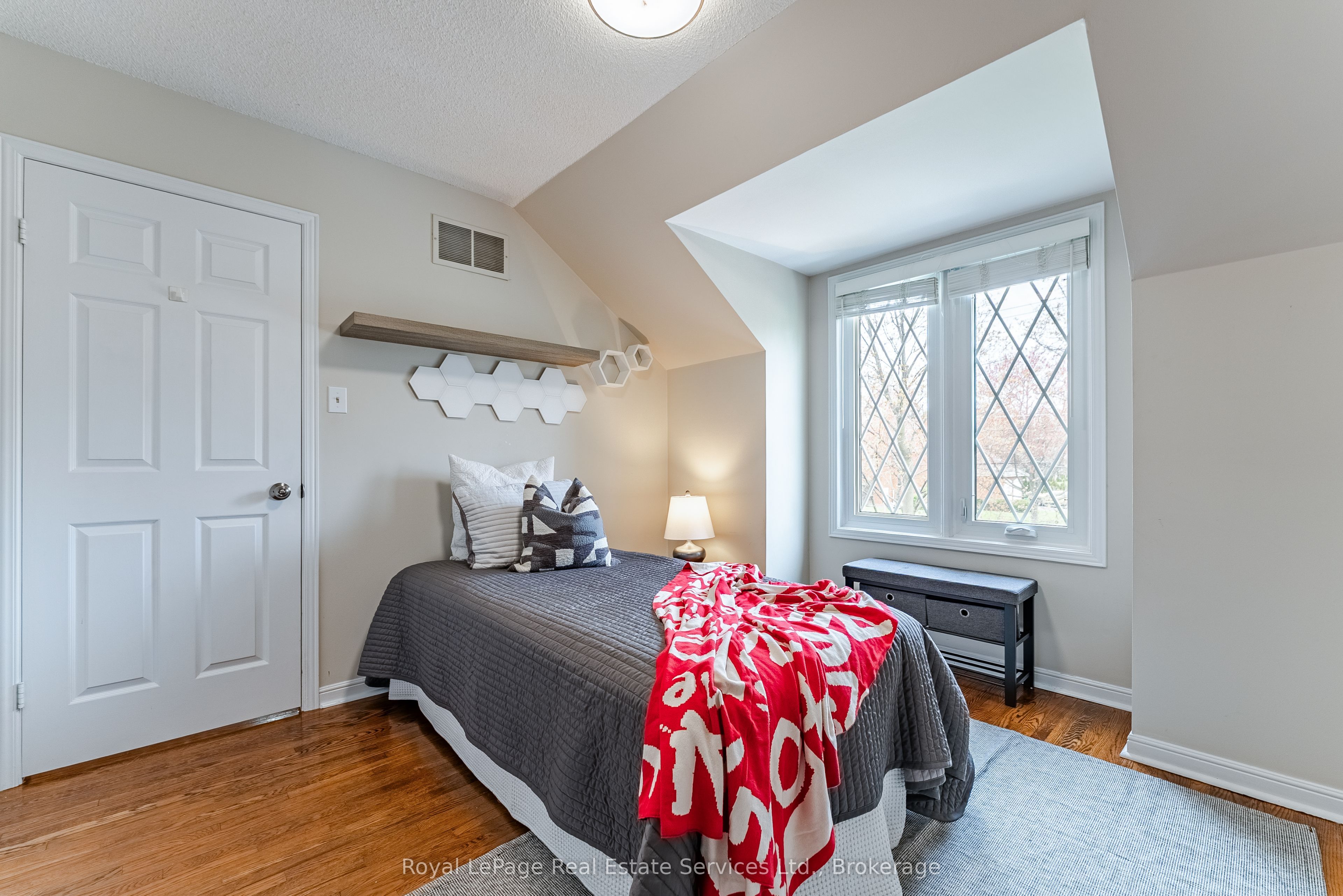 2082 Mississauga Road Property Photo 32