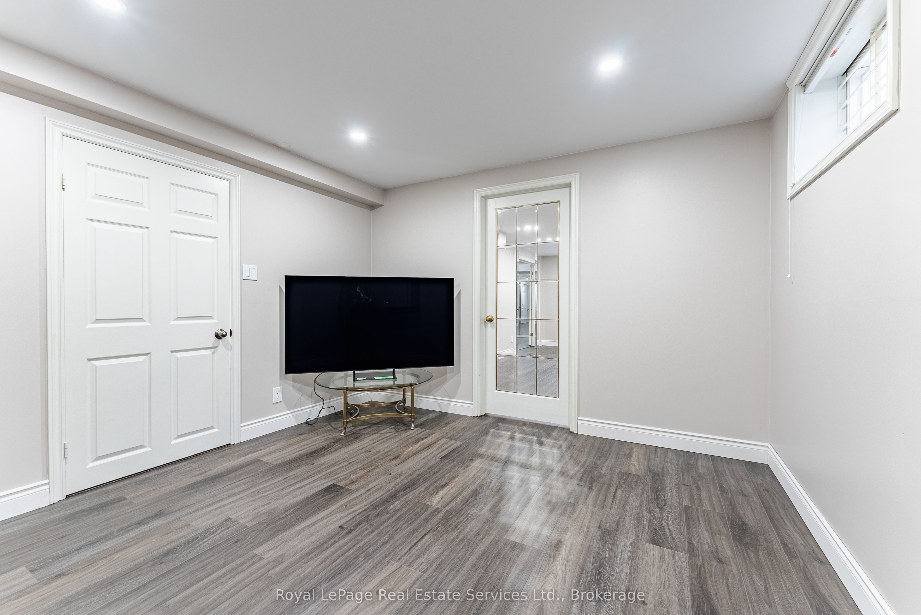 2082 Mississauga Road Property Photo 37