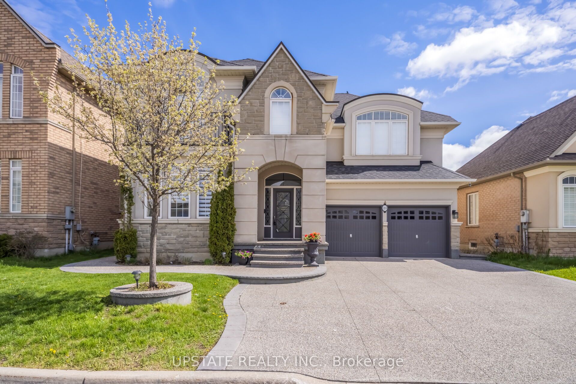 19 Eaglesprings Crescent Property Photo 1