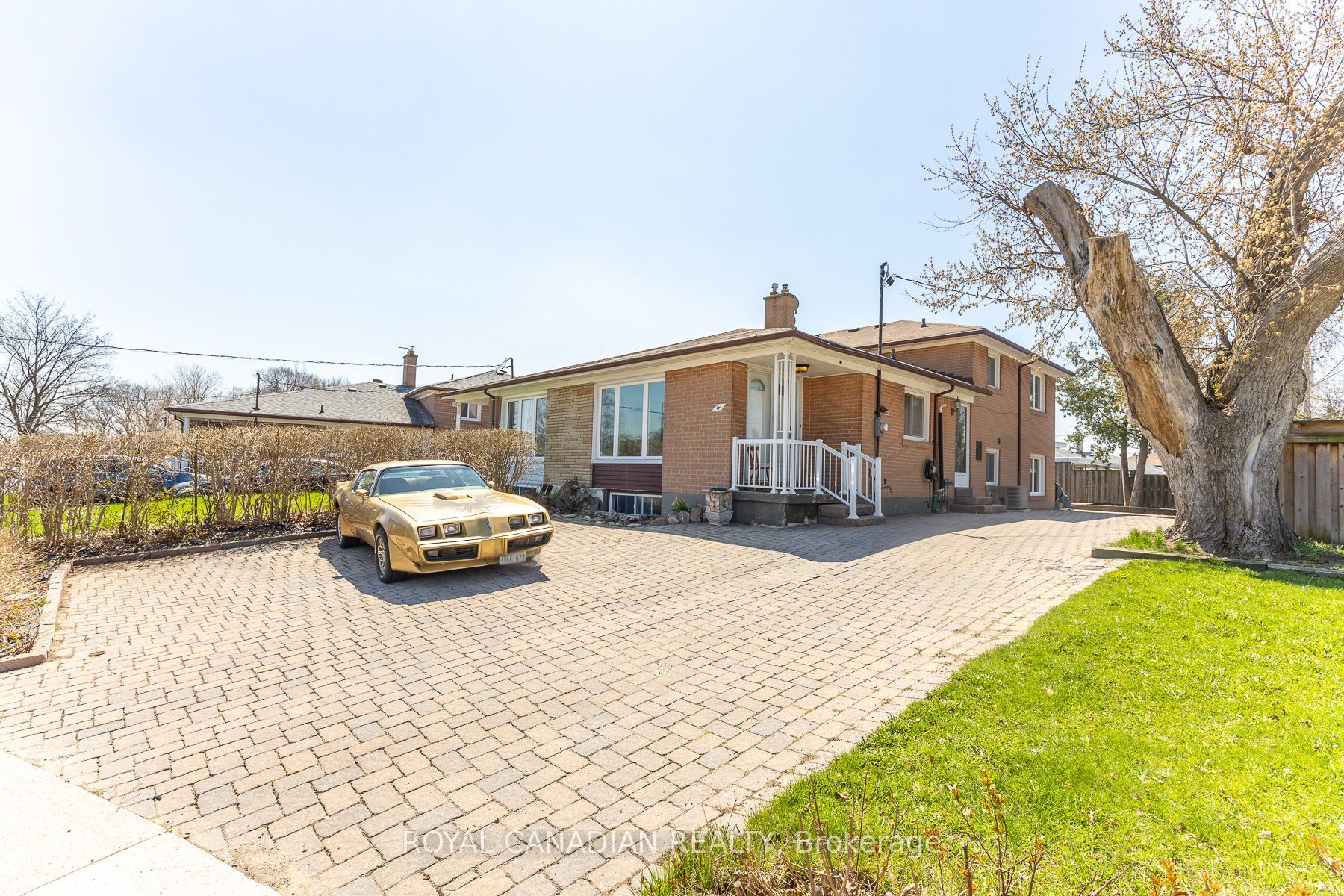 16 Gambello Crescent Property Photo 1