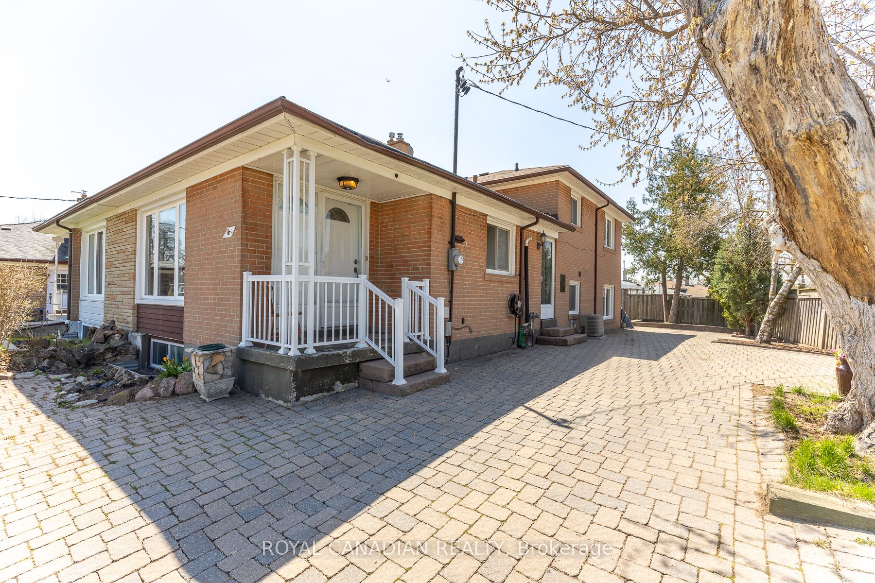16 Gambello Crescent Property Photo 3