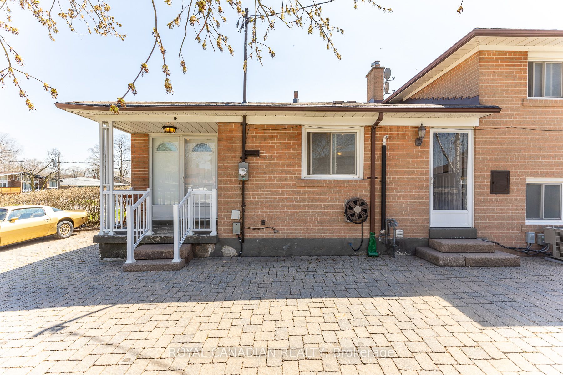 16 Gambello Crescent Property Photo 4
