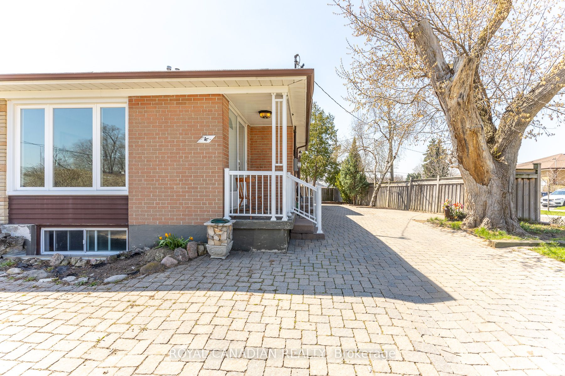 16 Gambello Crescent Property Photo 5