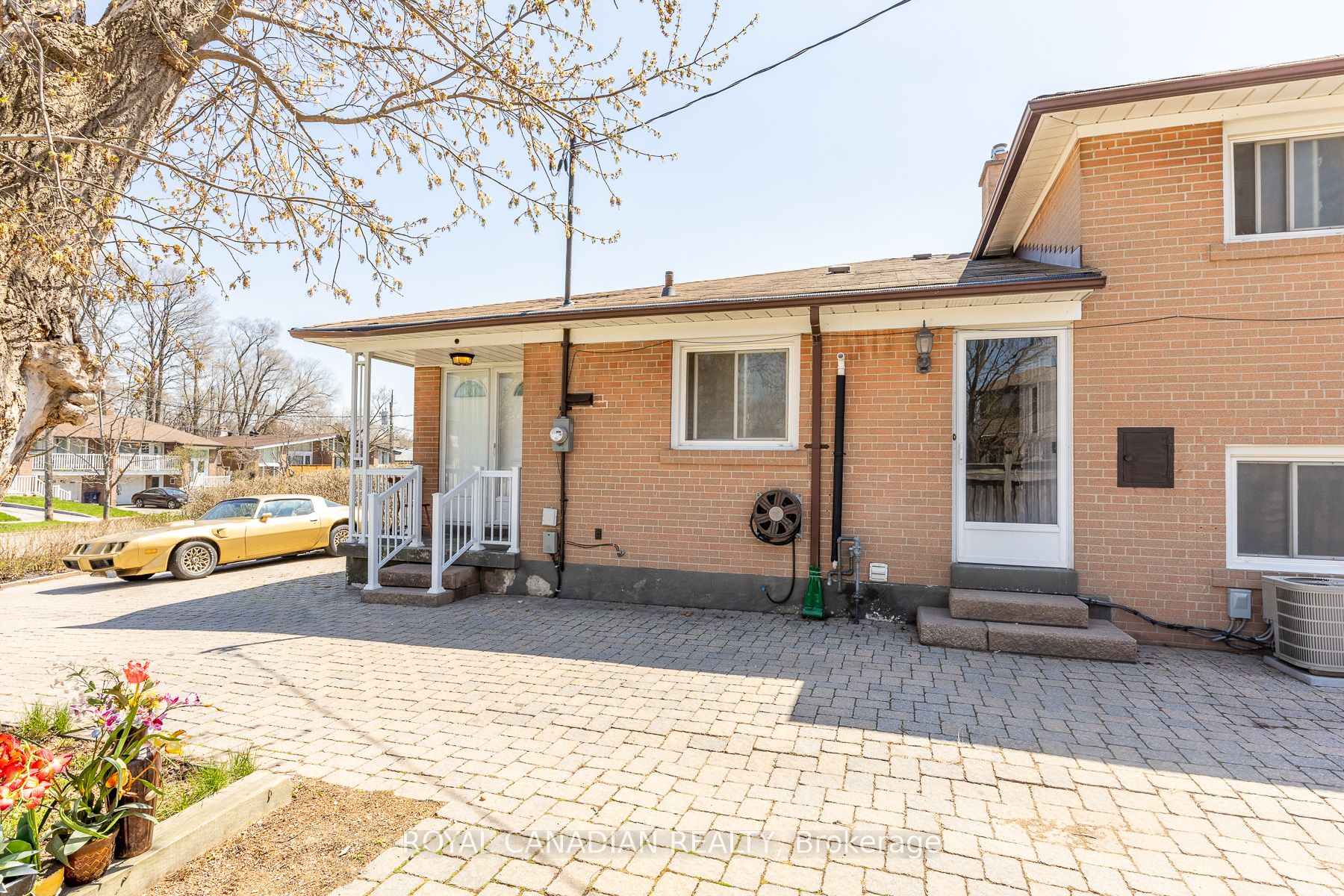16 Gambello Crescent Property Photo 6
