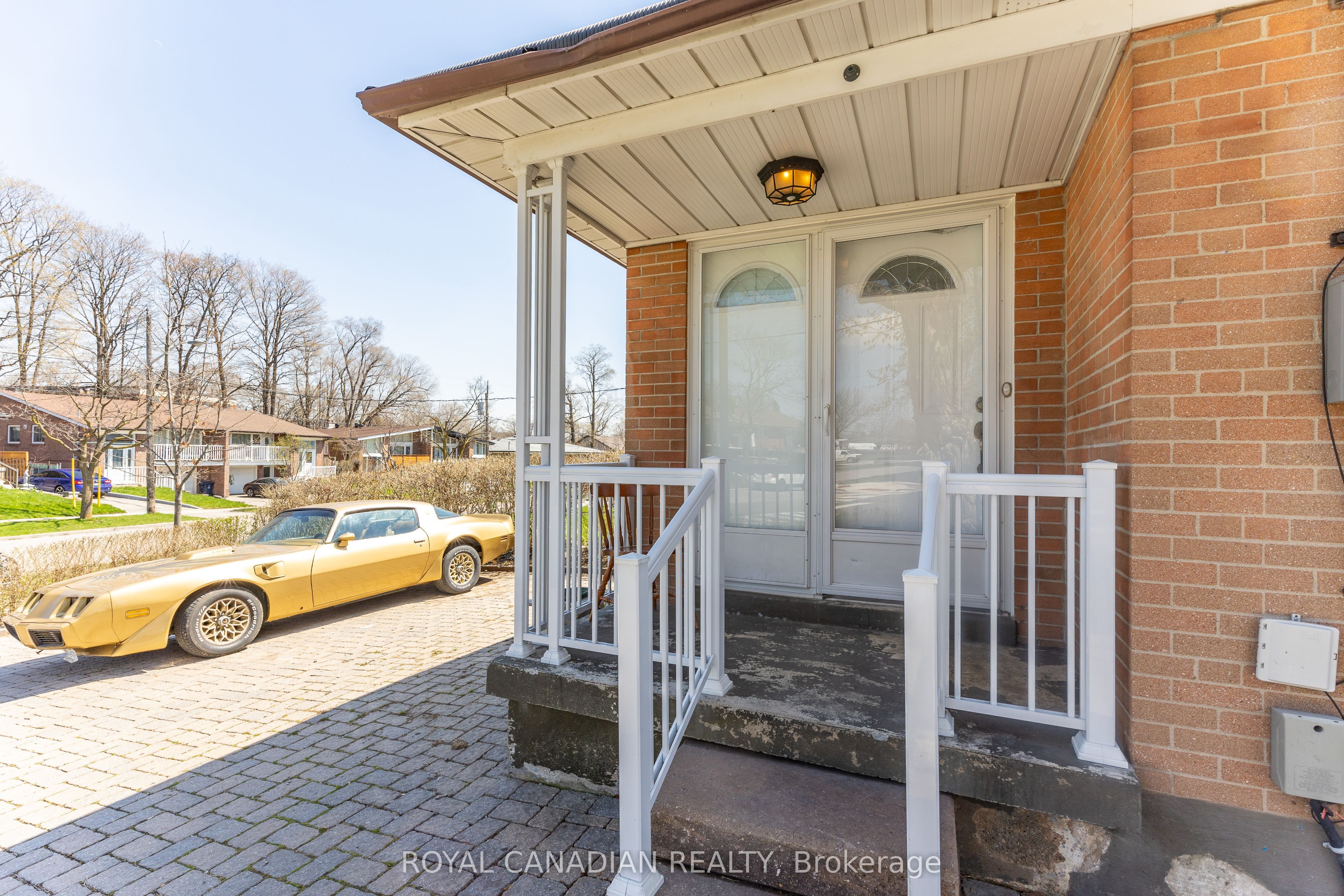 16 Gambello Crescent Property Photo 7