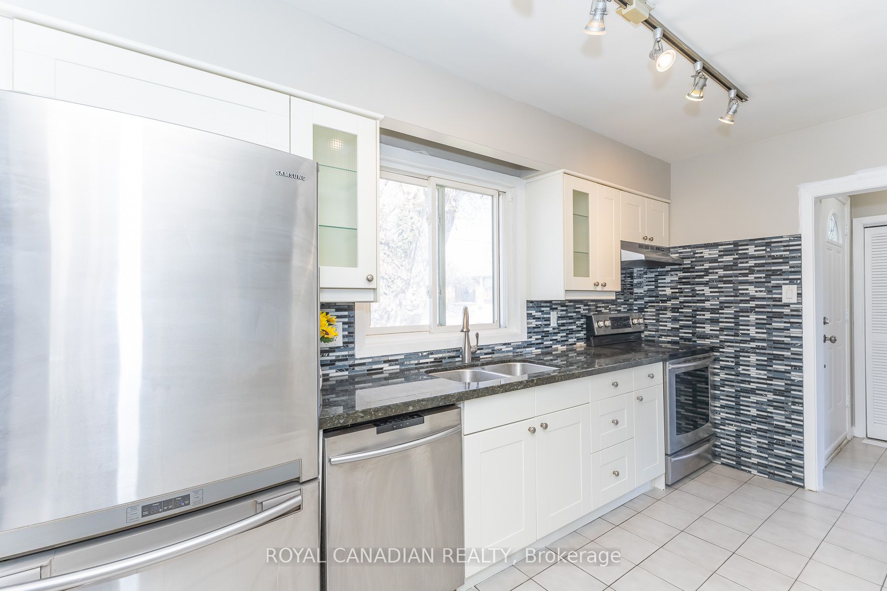 16 Gambello Crescent Property Photo 17