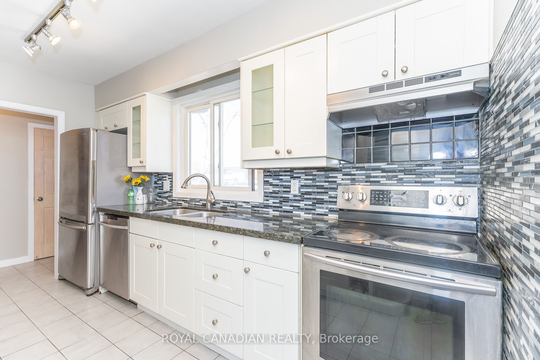 16 Gambello Crescent Property Photo 18