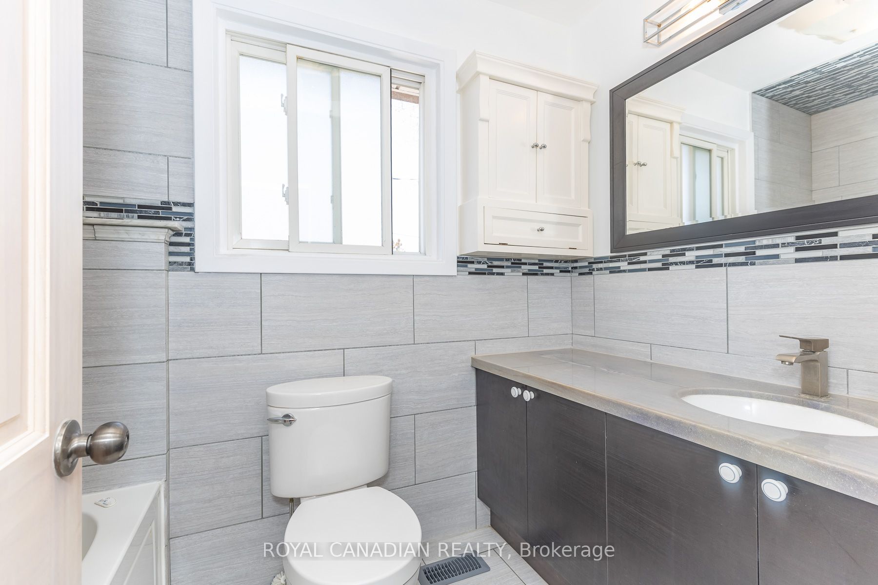 16 Gambello Crescent Property Photo 27