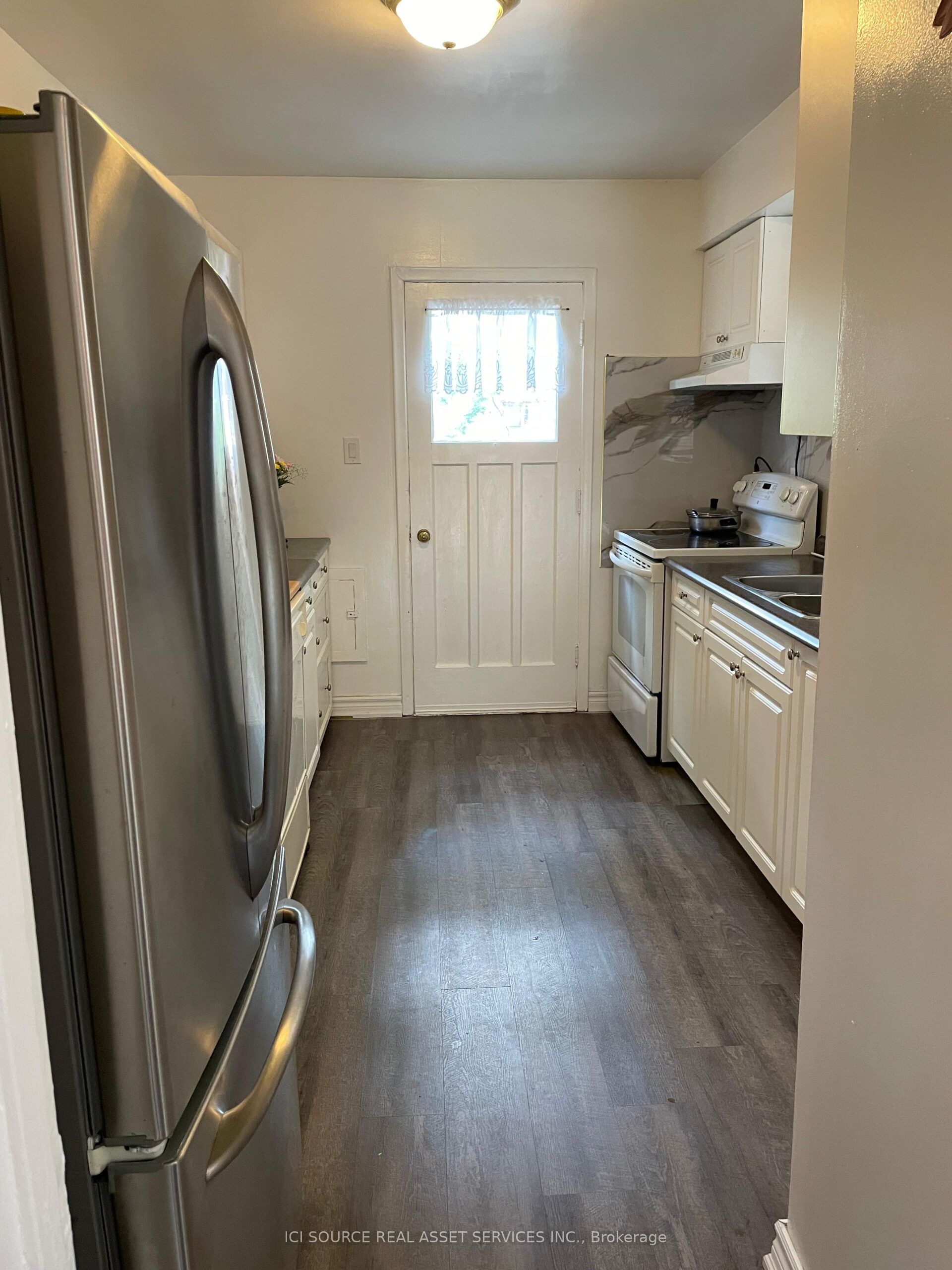 532 Appleby Line Property Photo 3