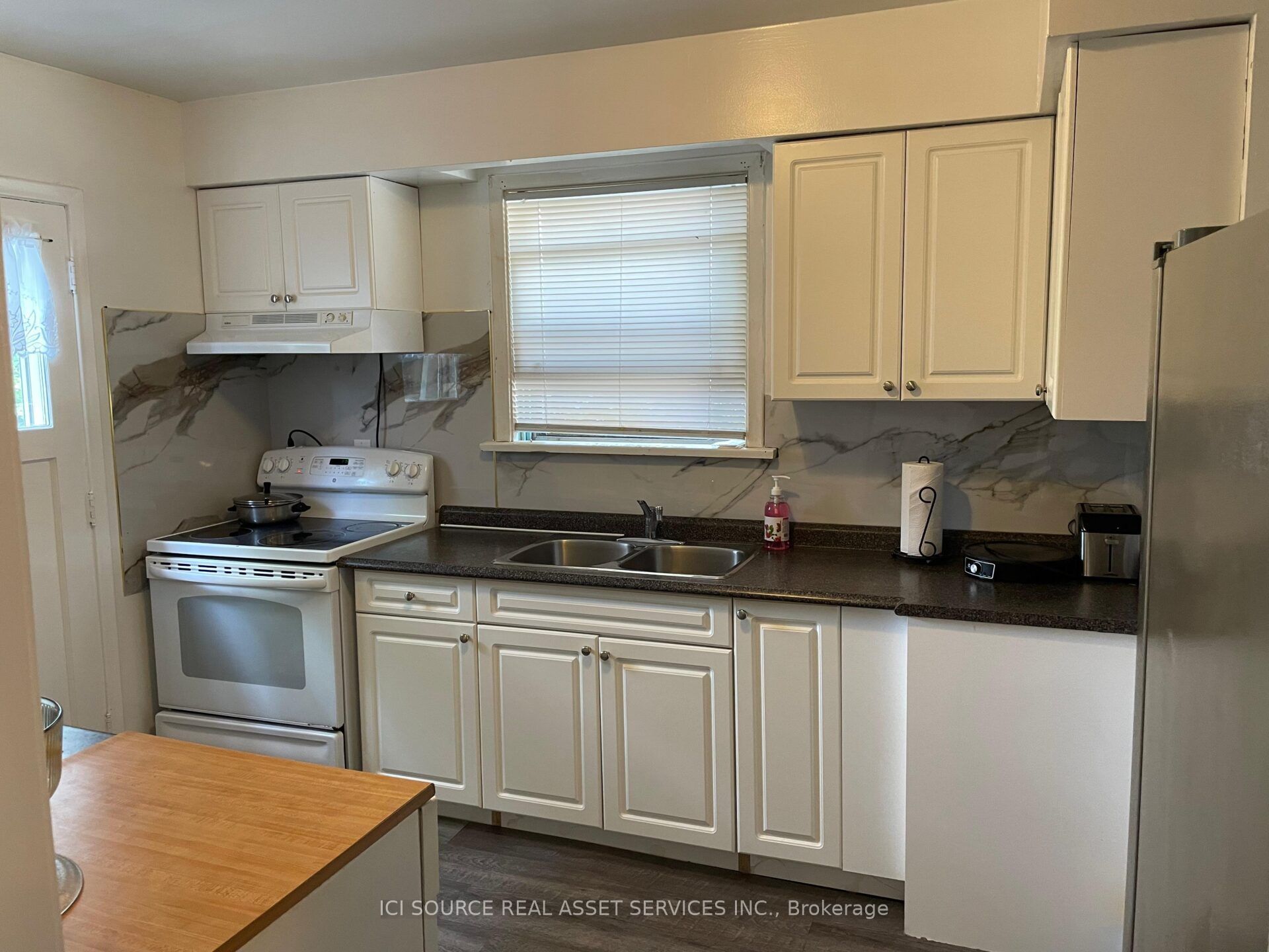 532 Appleby Line Property Photo 4