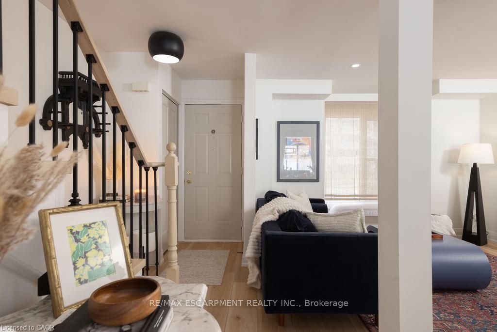 1422 Ghent Avenue E Property Photo 3