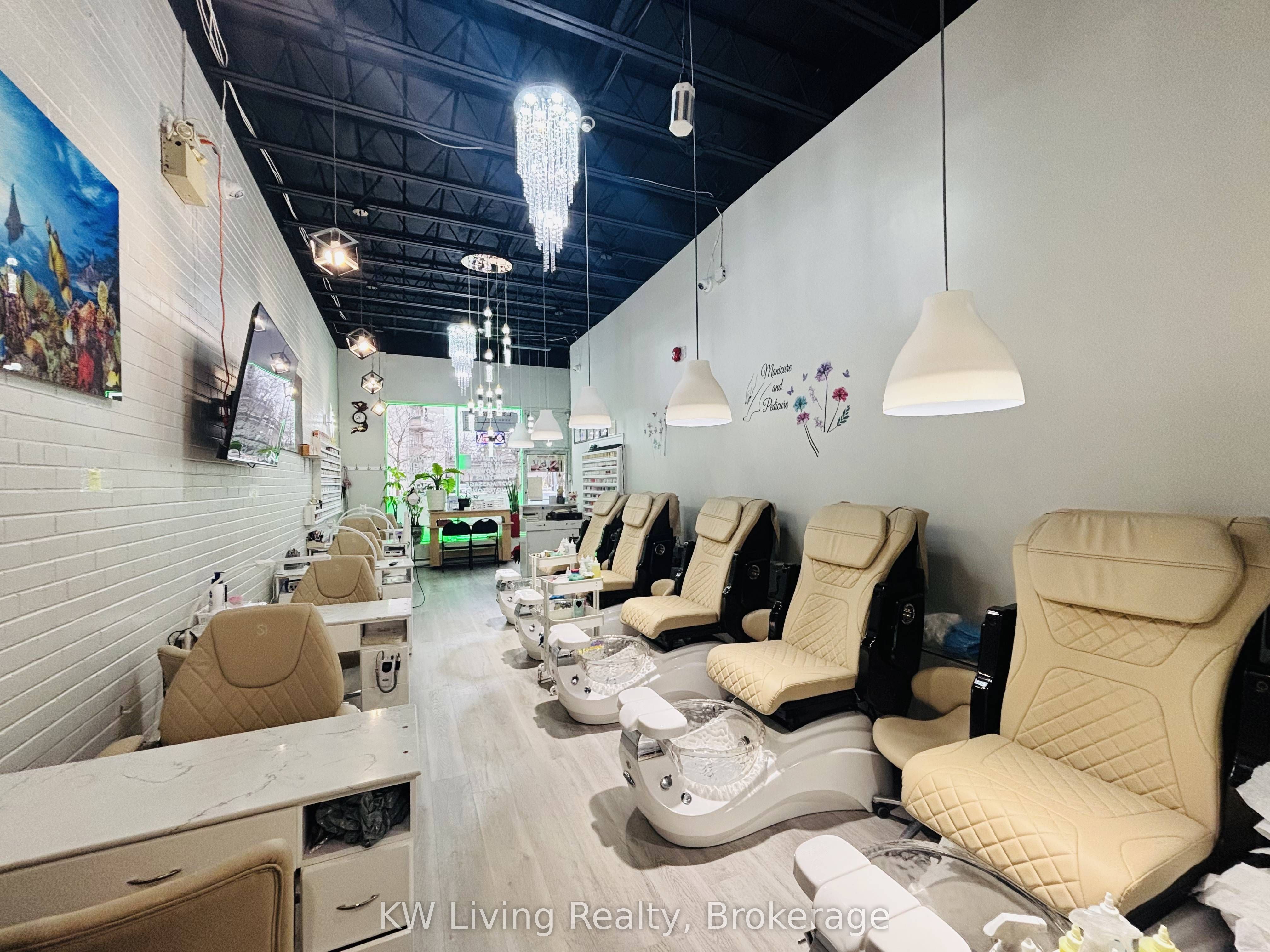 356a Lakeshore Road W Property Photo 8