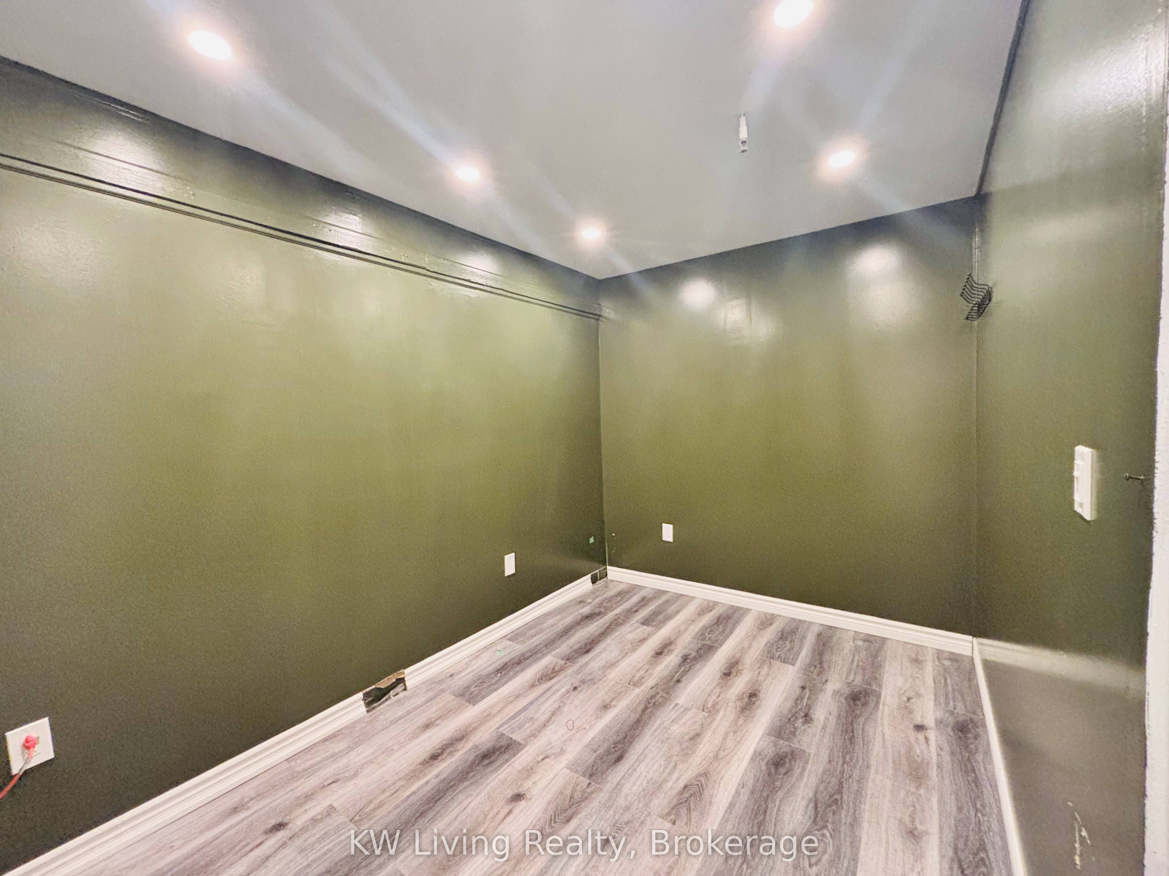 356a Lakeshore Road W Property Photo 11