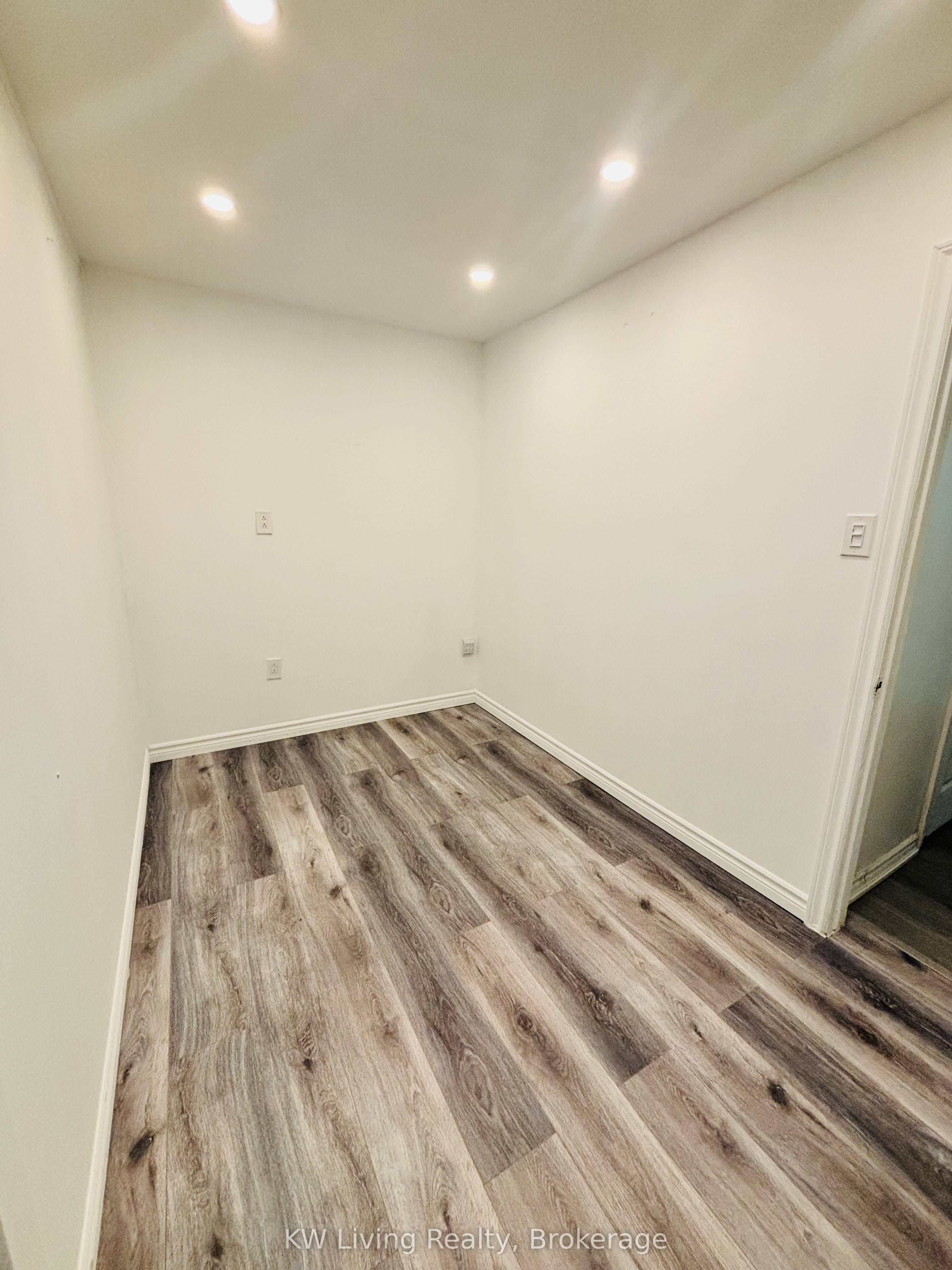 356a Lakeshore Road W Property Photo 12