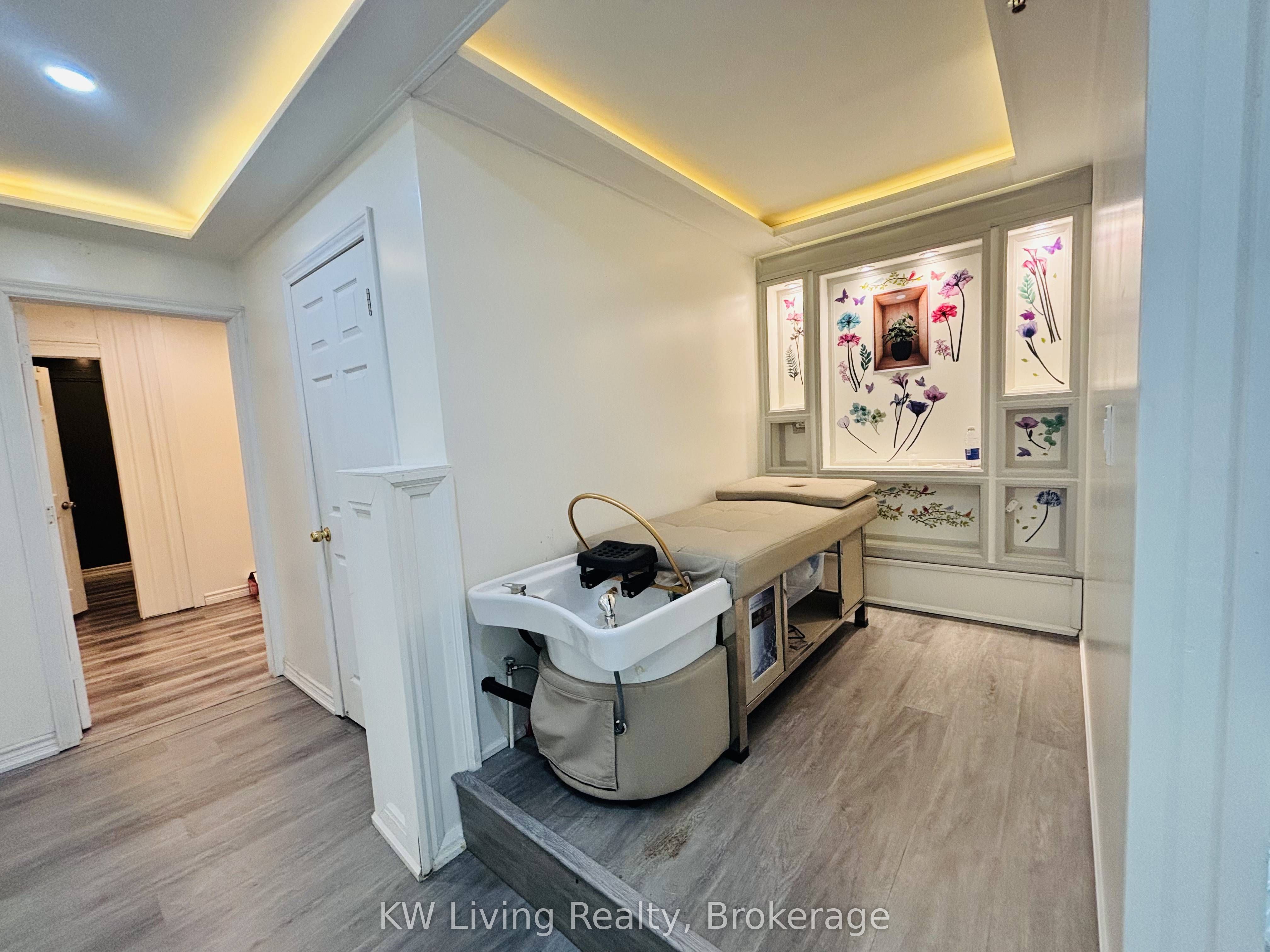 356a Lakeshore Road W Property Photo 14