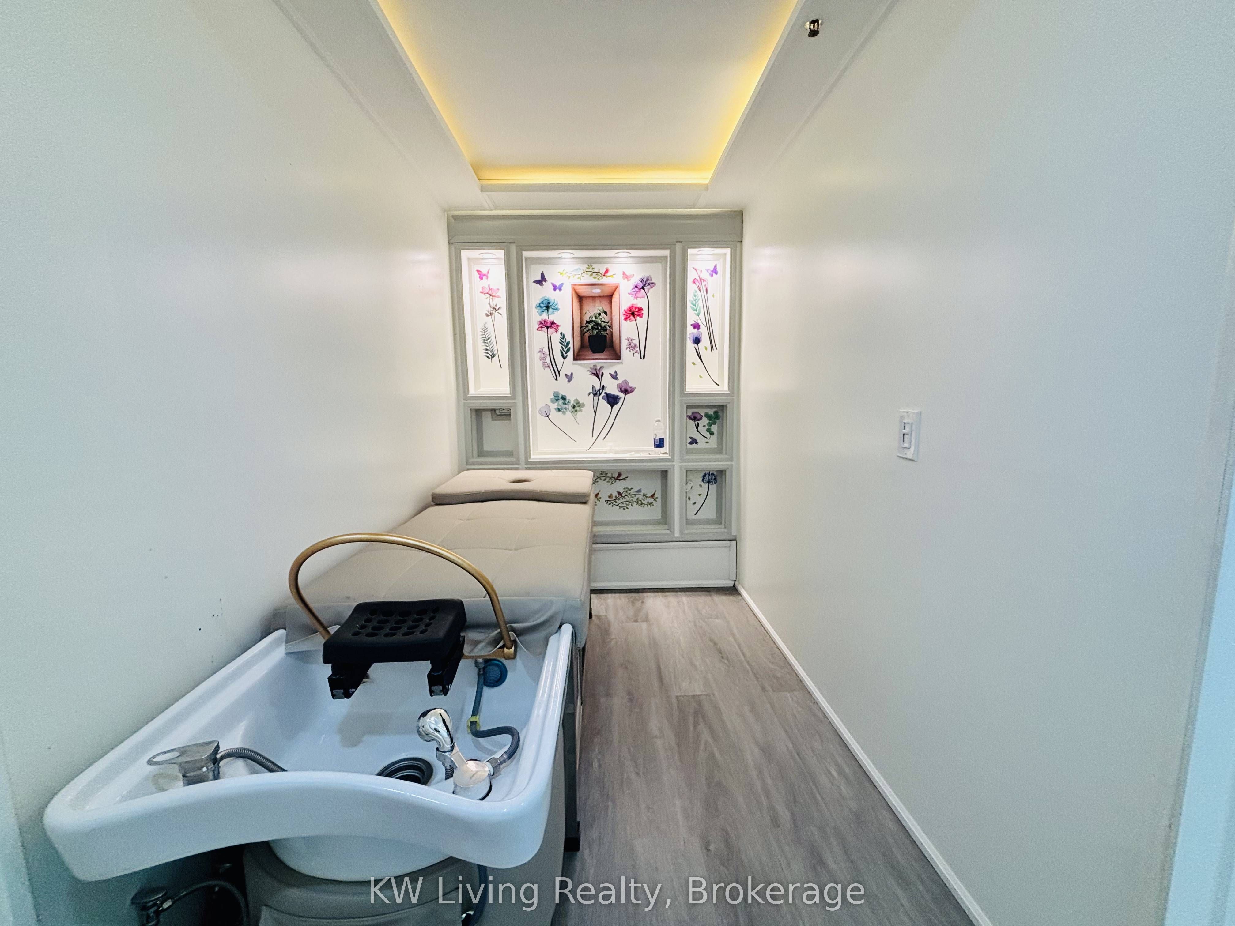 356a Lakeshore Road W Property Photo 15