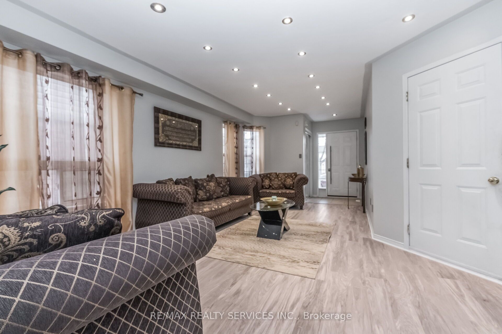 359 Edenbrook Hill Drive Property Photo 6