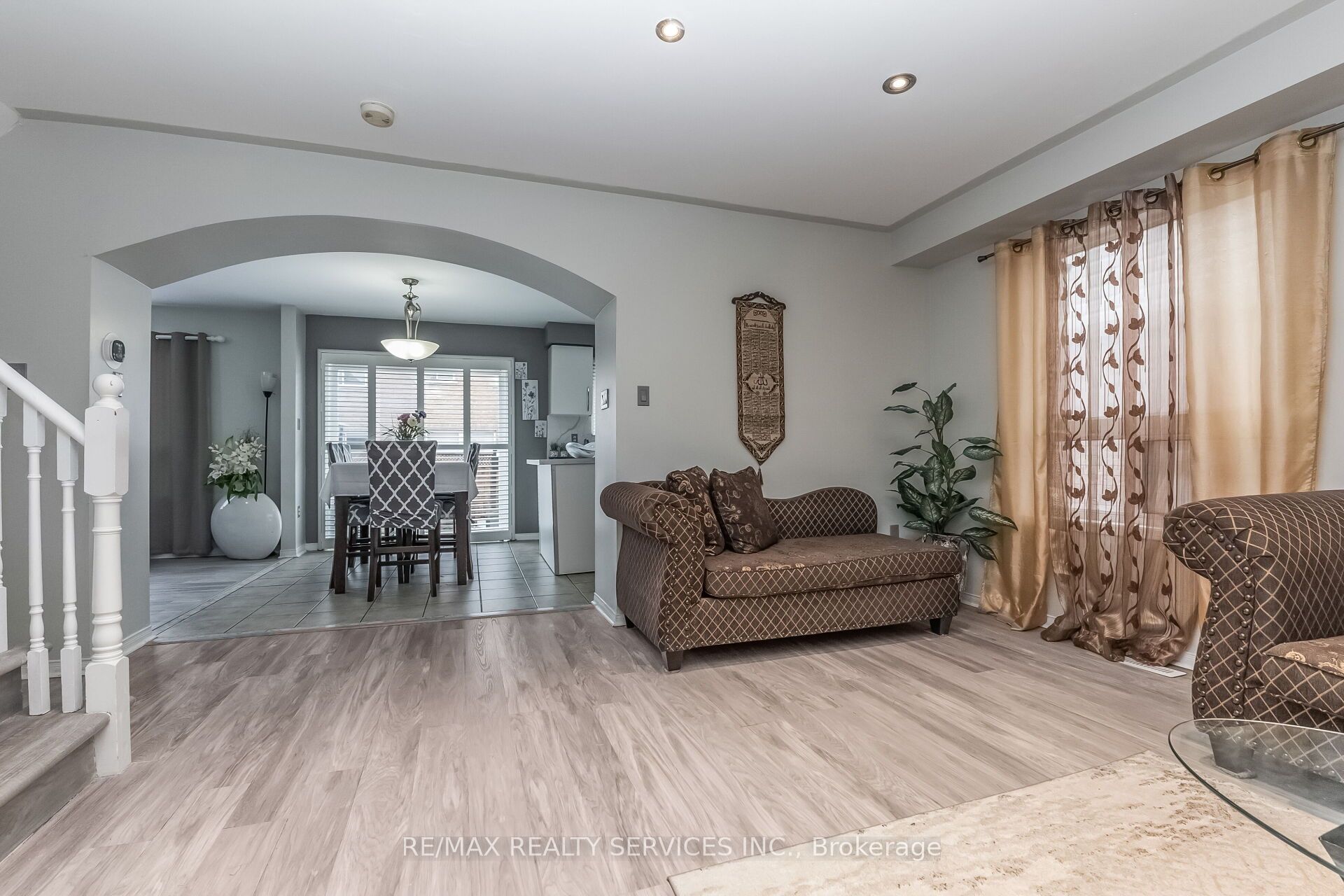 359 Edenbrook Hill Drive Property Photo 9