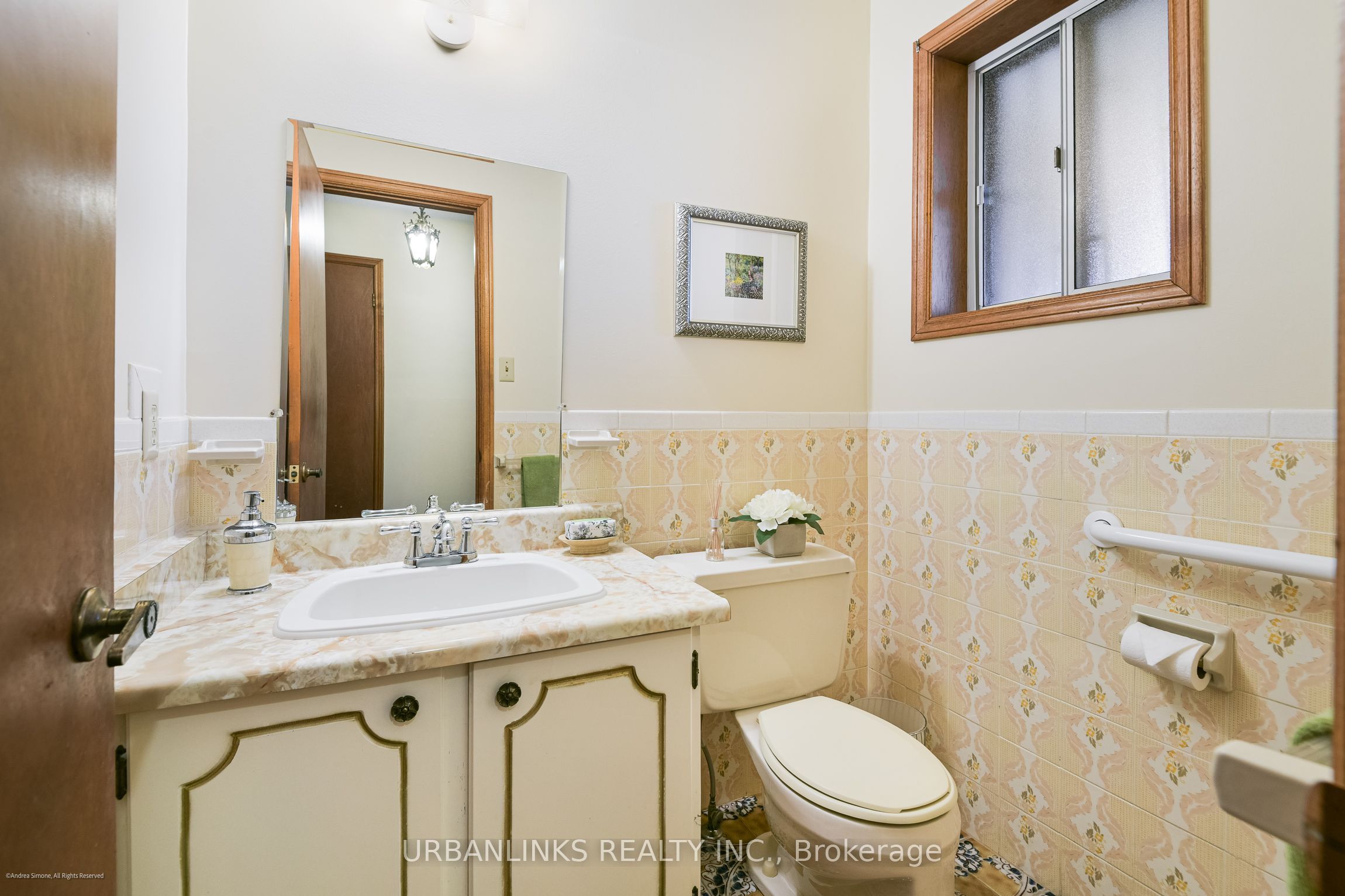 78 Evans Avenue Property Photo 4