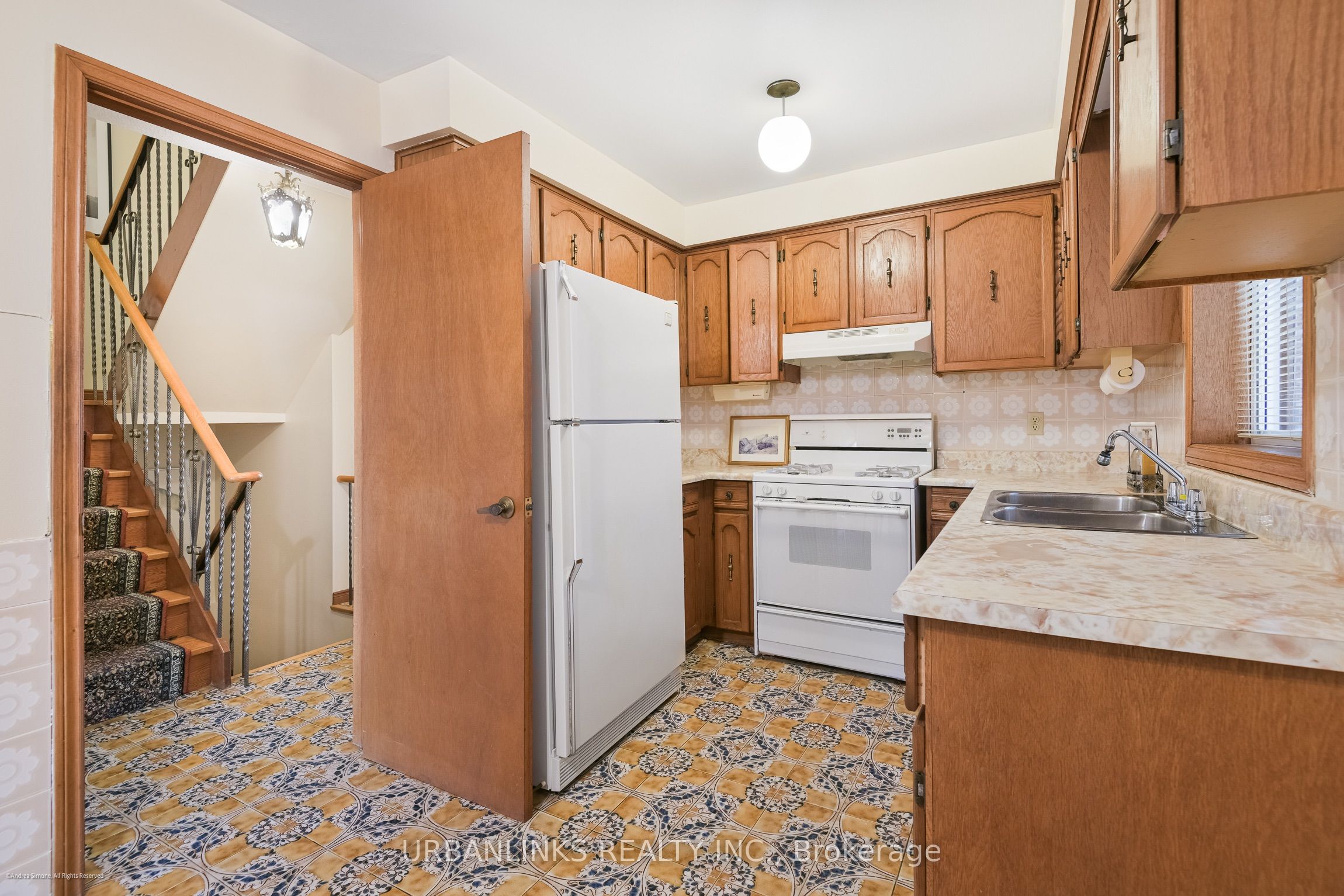 78 Evans Avenue Property Photo 5