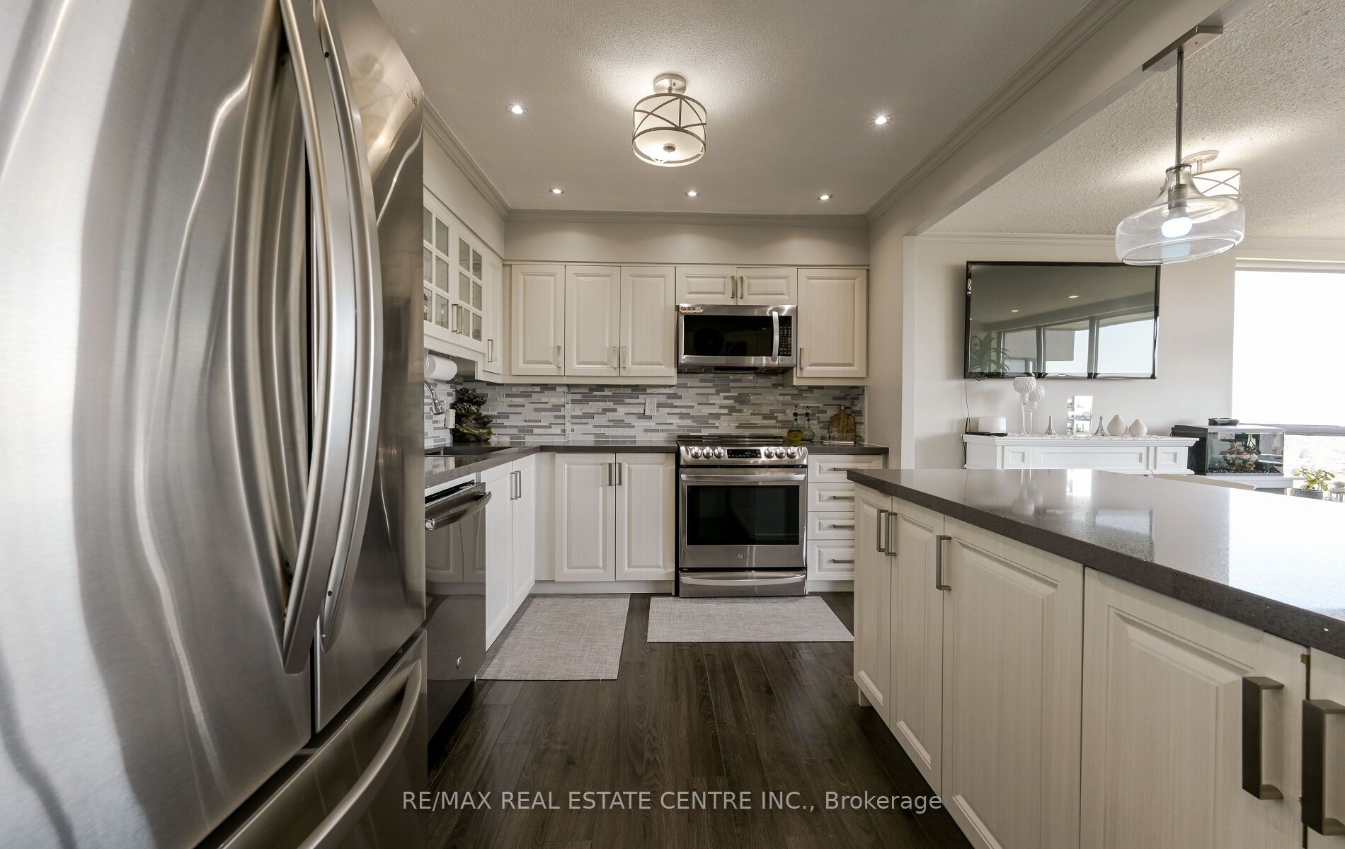 200 Robert Speck Parkway 2006 Property Photo 12