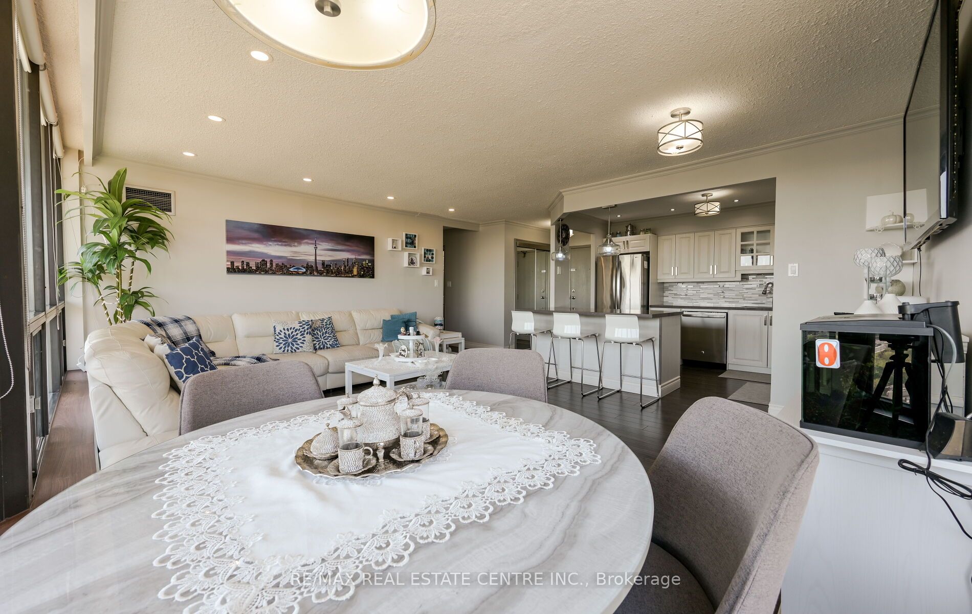 200 Robert Speck Parkway 2006 Property Photo 18