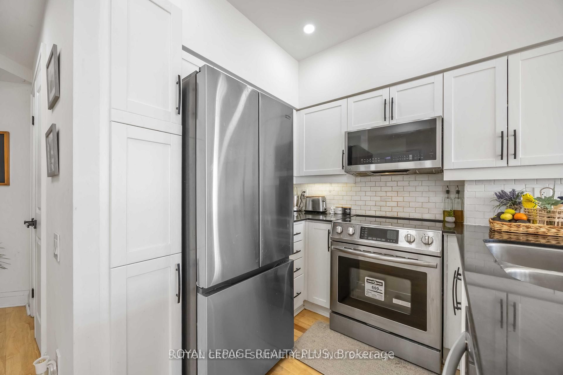 15 Windermere Avenue Ph01 Property Photo 8