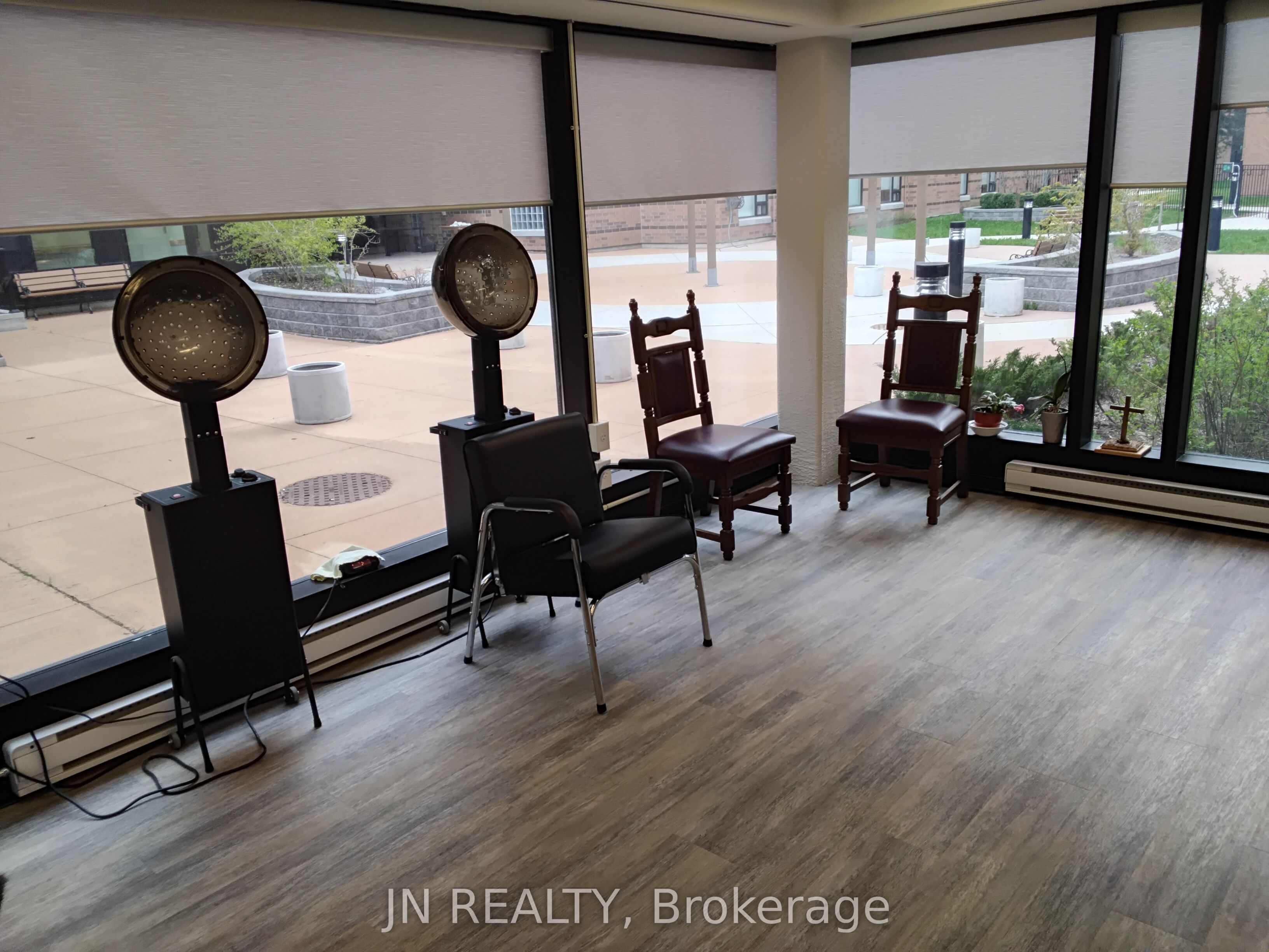 7900 Mclaughlin Road Main Floor Property Photo 12