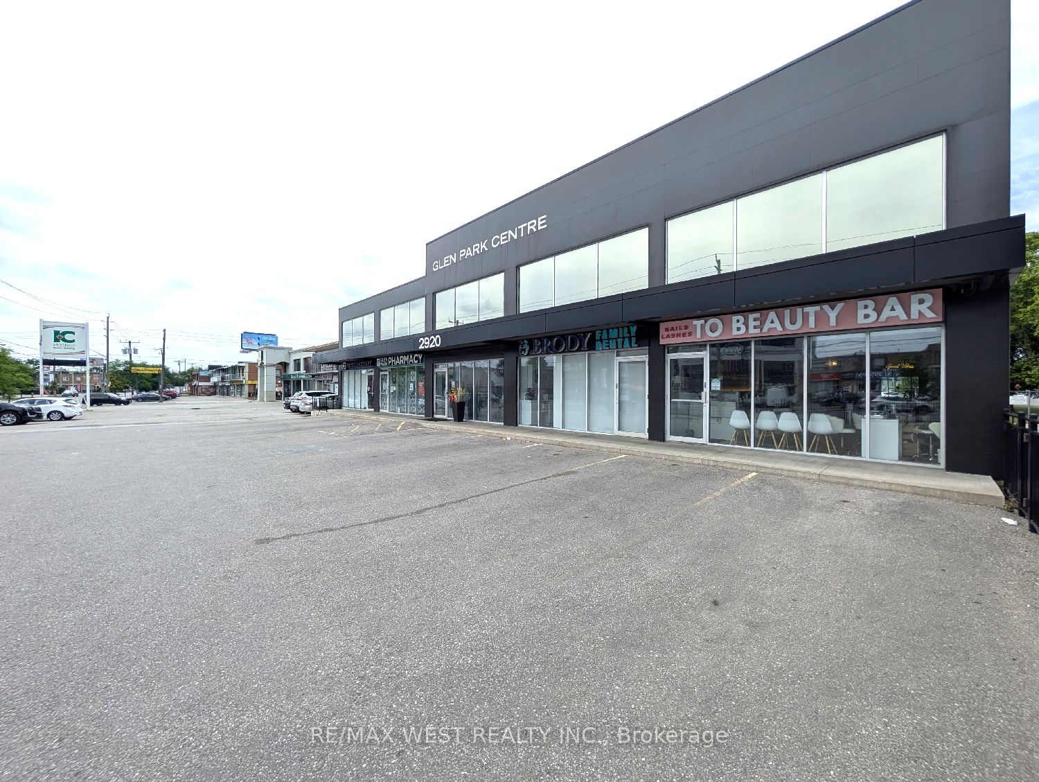 2920 Dufferin Street Ll2 Property Photo 4