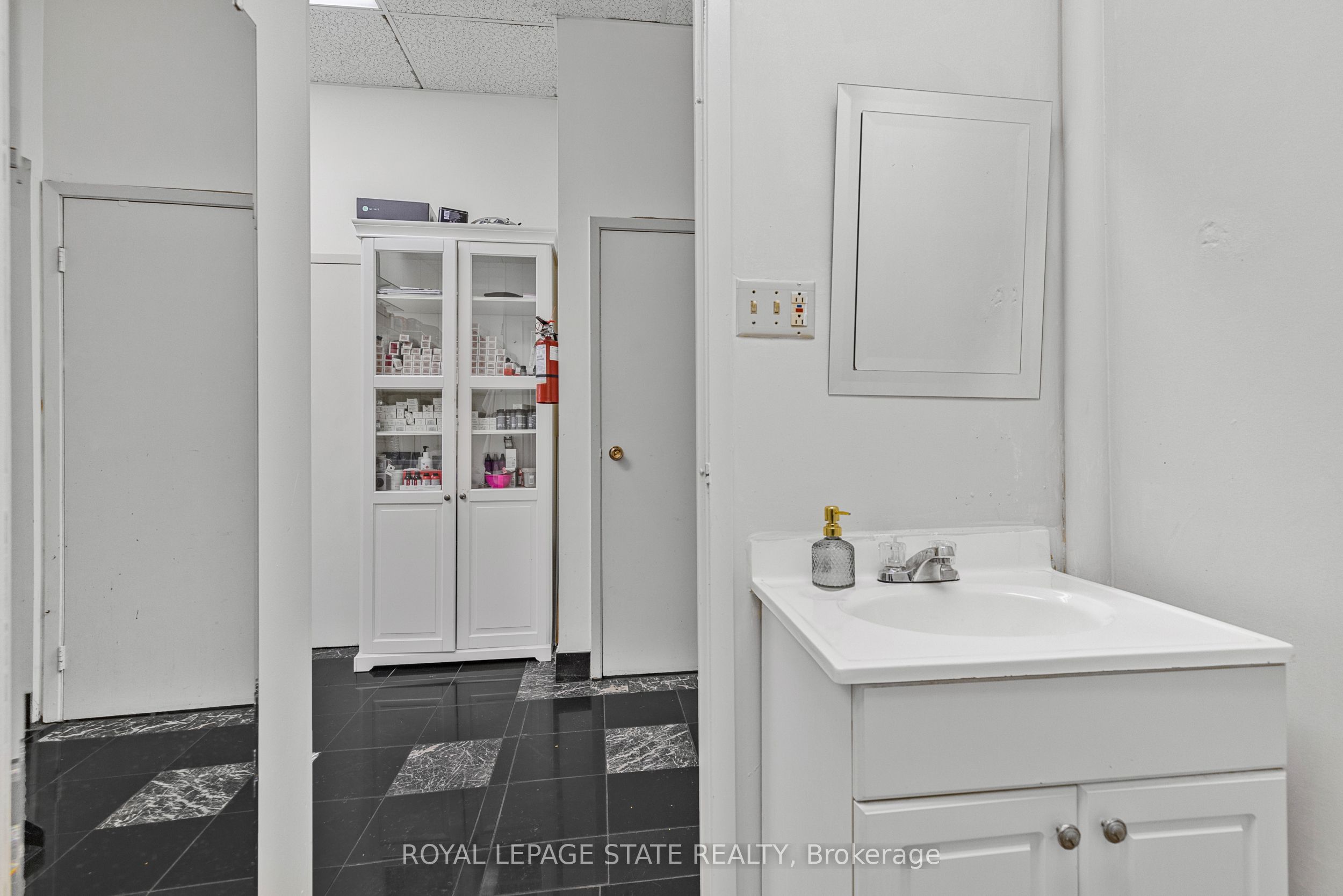 665 Plains Road E 6 Property Photo 23