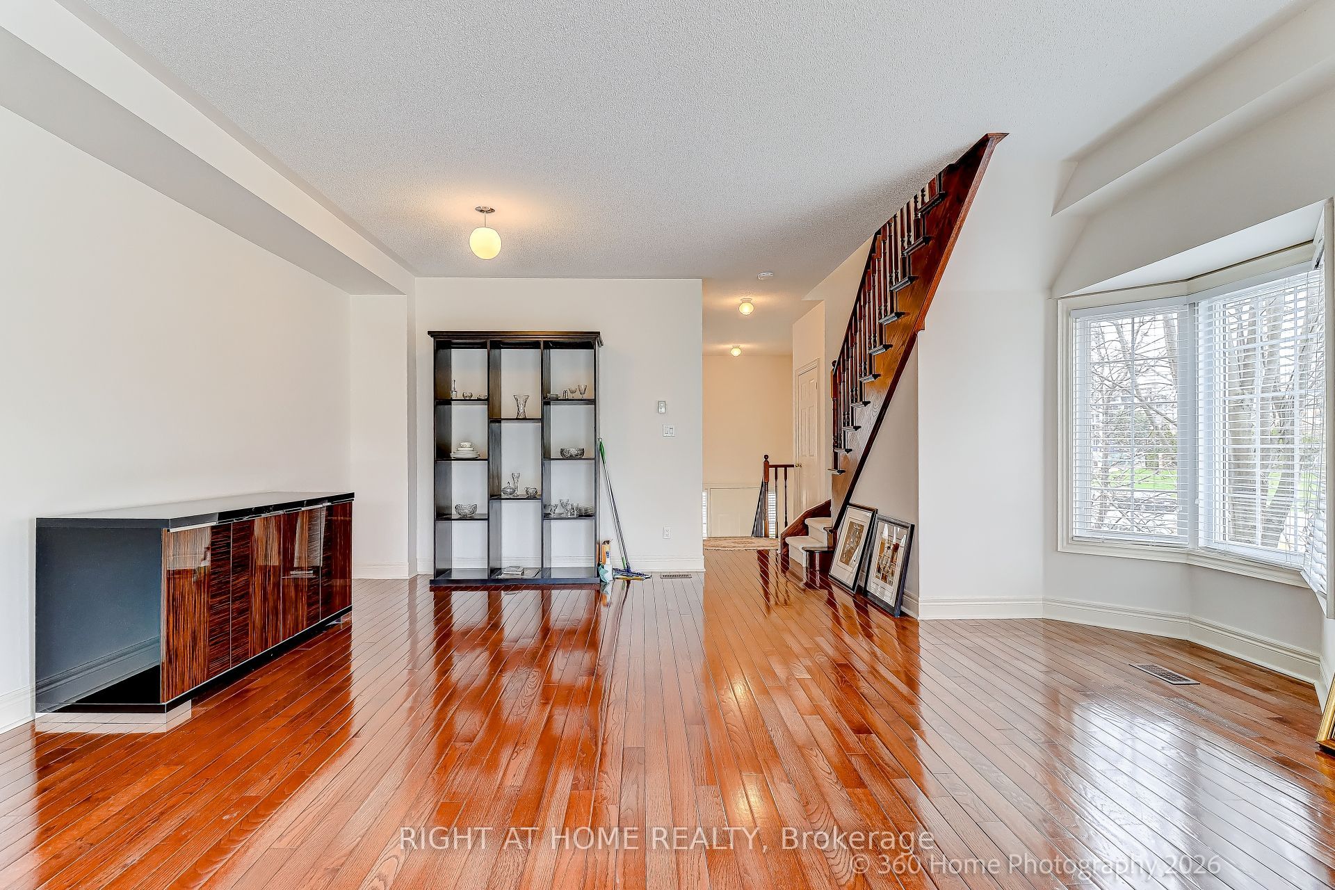 1130 Cawthra Road 2 Property Photo 4
